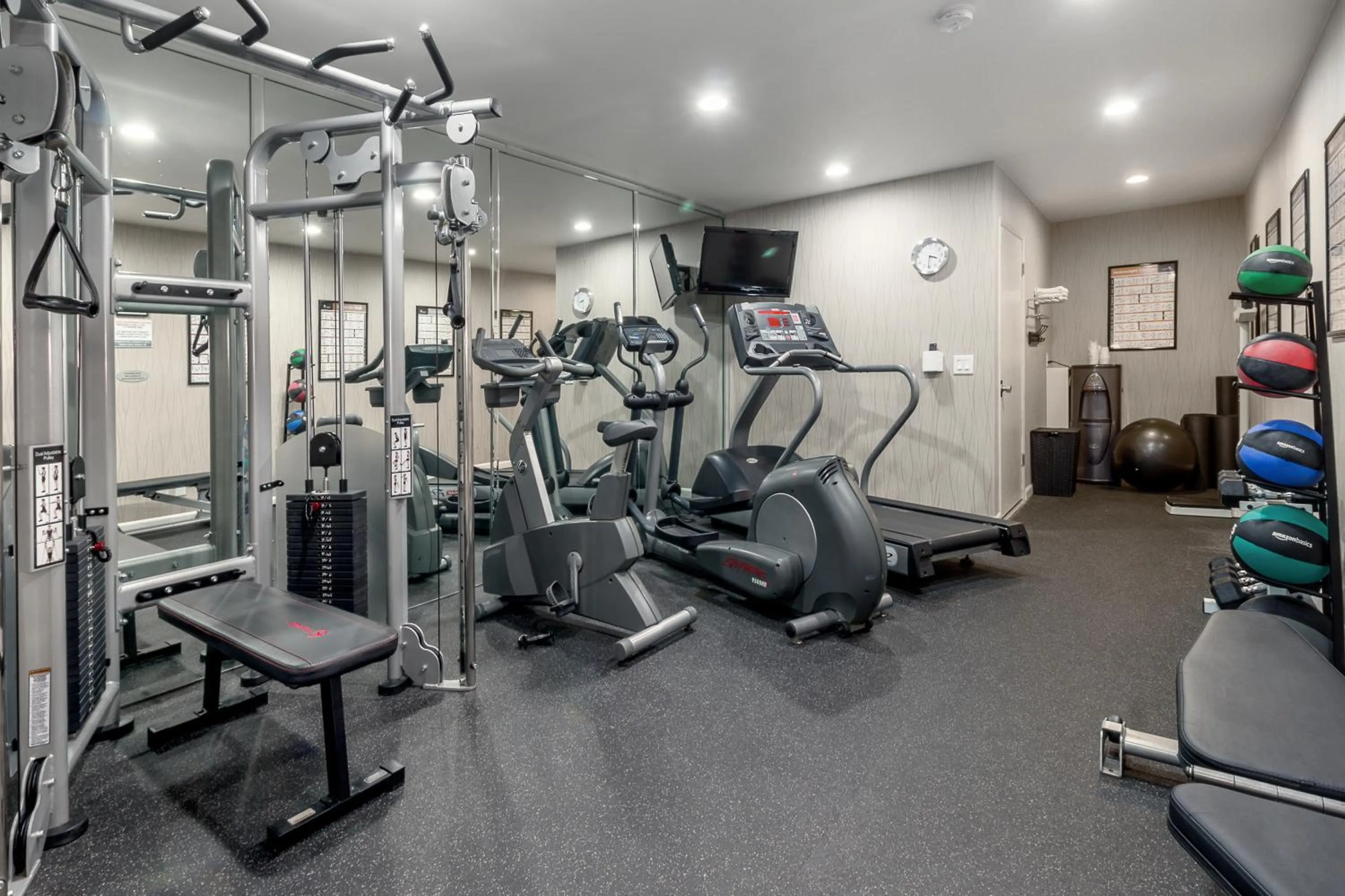 Fitness centre/facilities in Ramada by Wyndham Costa Mesa/Newport Beach