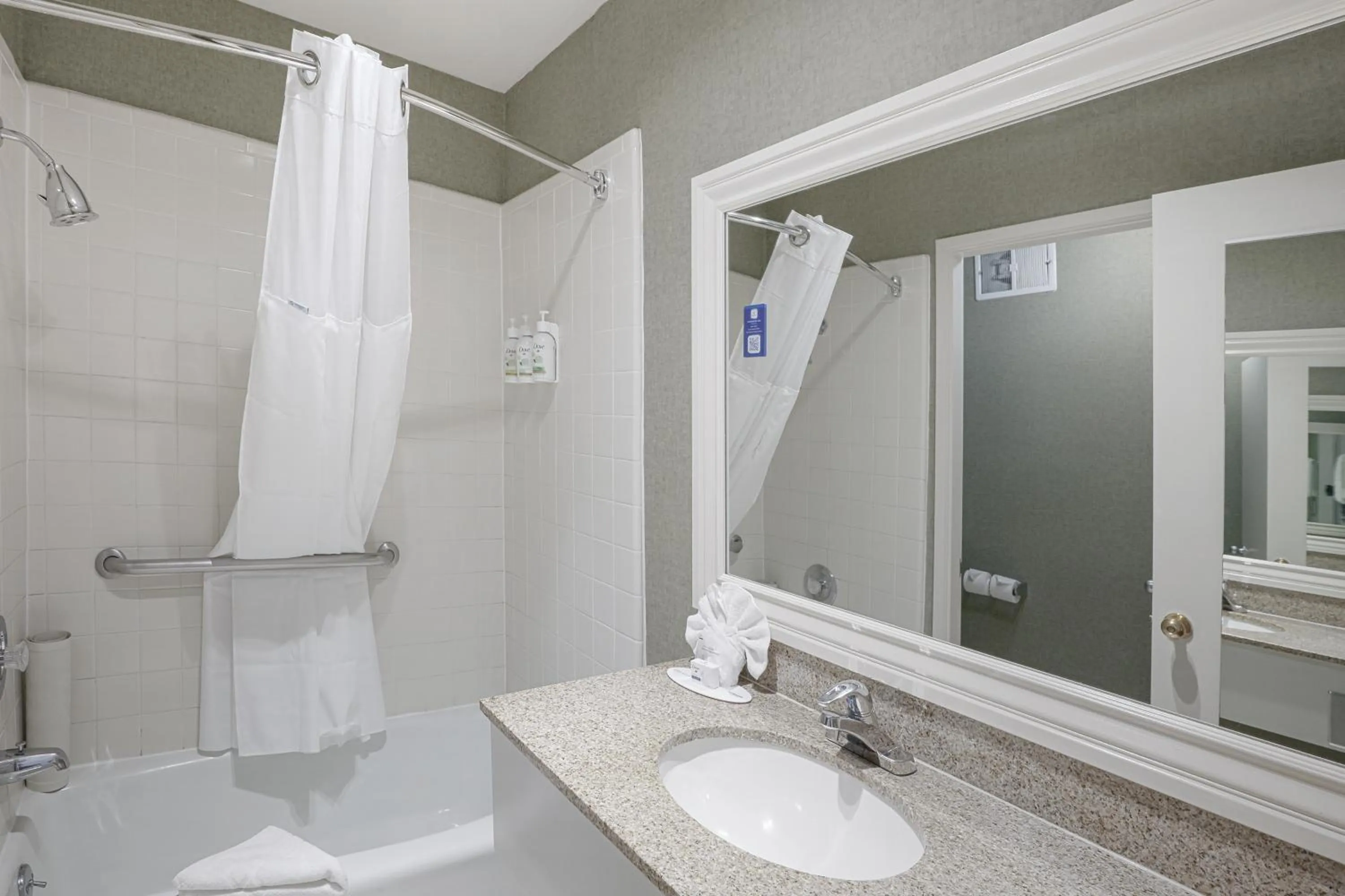Bathroom in Ramada by Wyndham Costa Mesa/Newport Beach