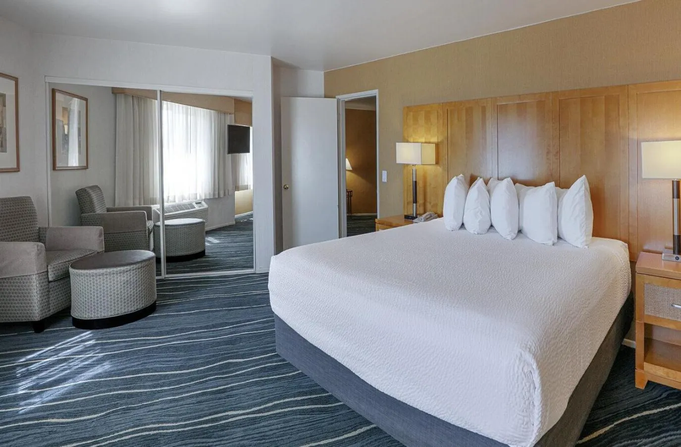 Bed in Ramada by Wyndham Costa Mesa/Newport Beach