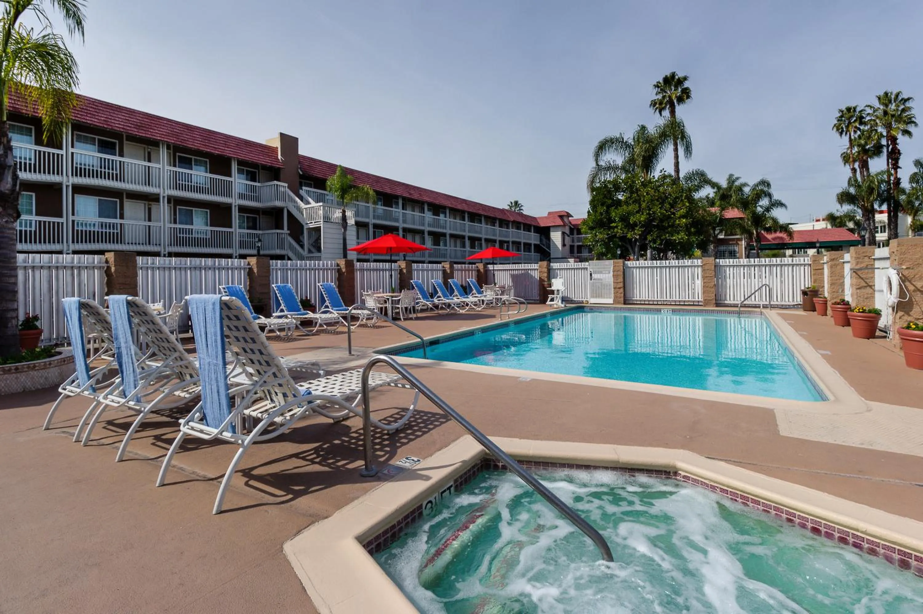 Swimming pool in Ramada by Wyndham Costa Mesa/Newport Beach