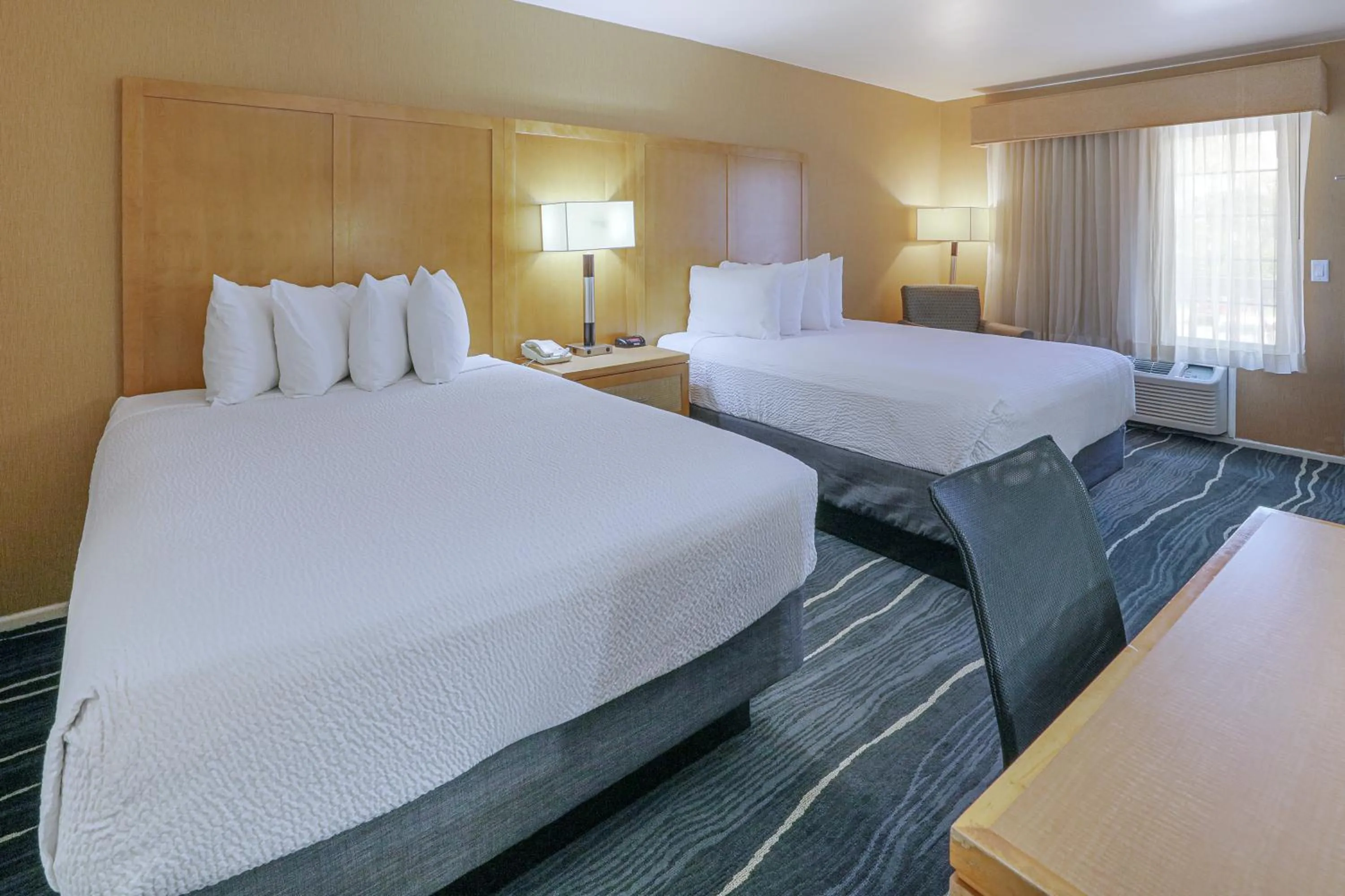 Bedroom, Bed in Ramada by Wyndham Costa Mesa/Newport Beach