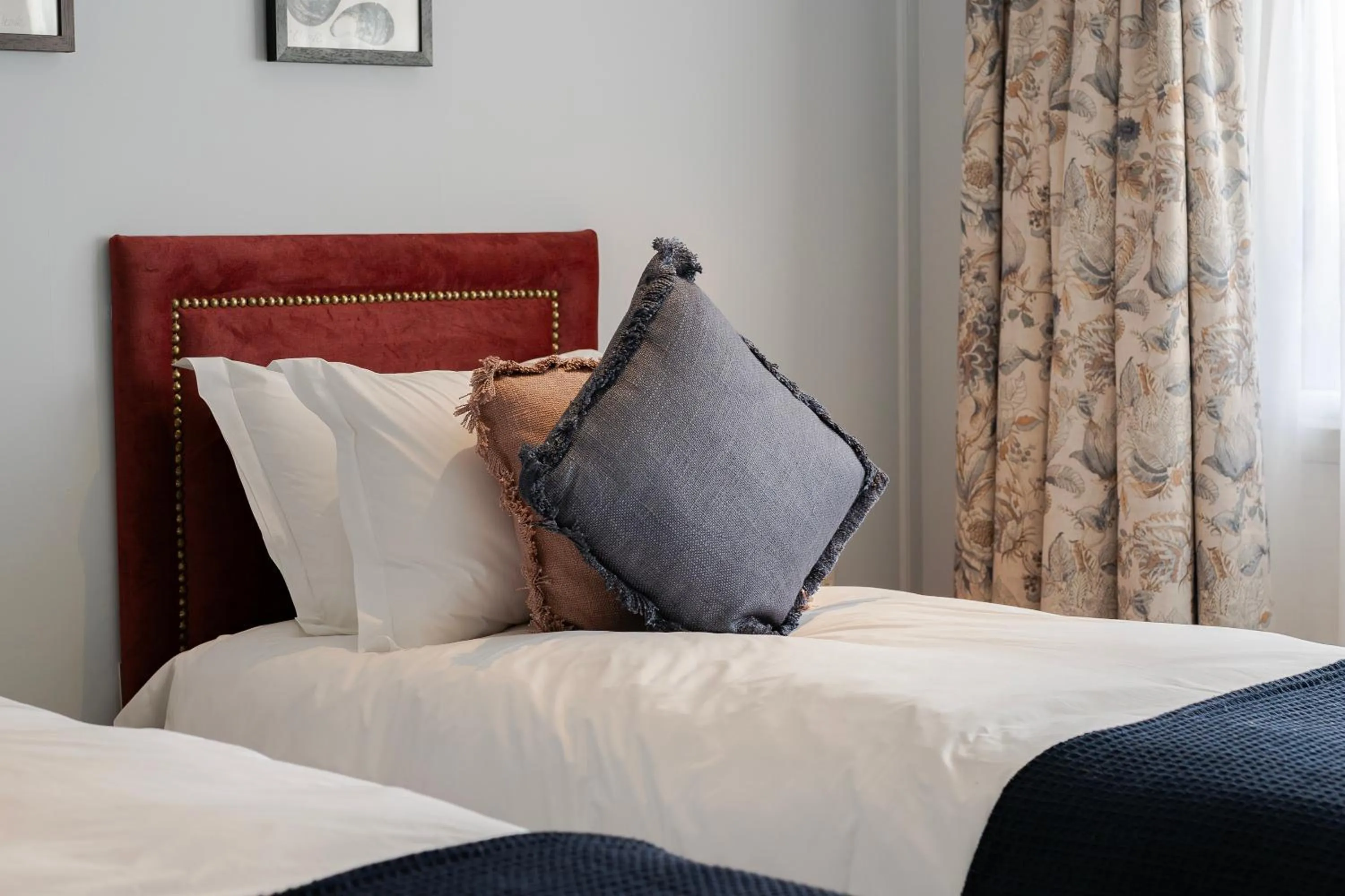 Bed in Port Gaverne Hotel