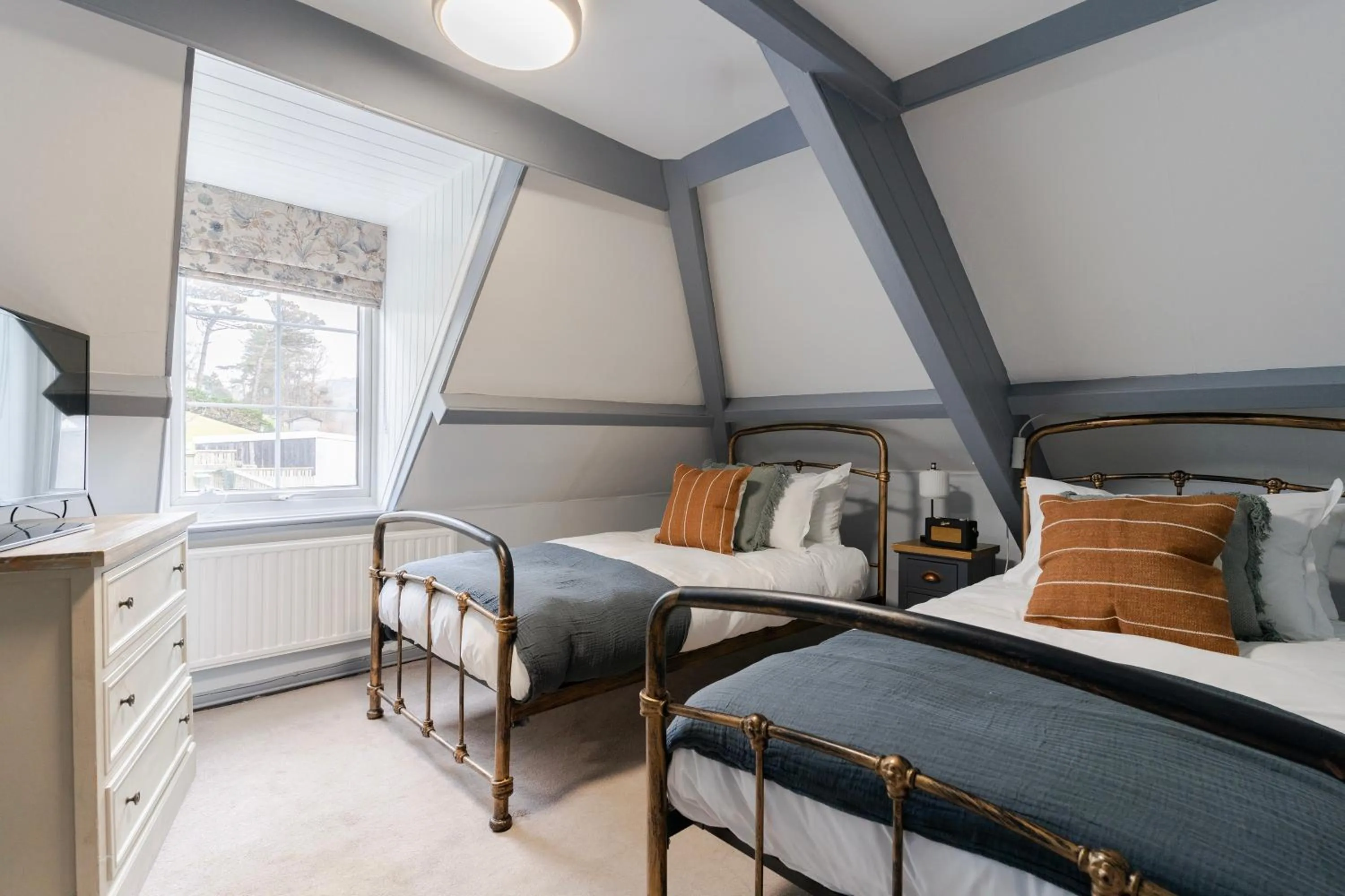 Bed in Port Gaverne Hotel