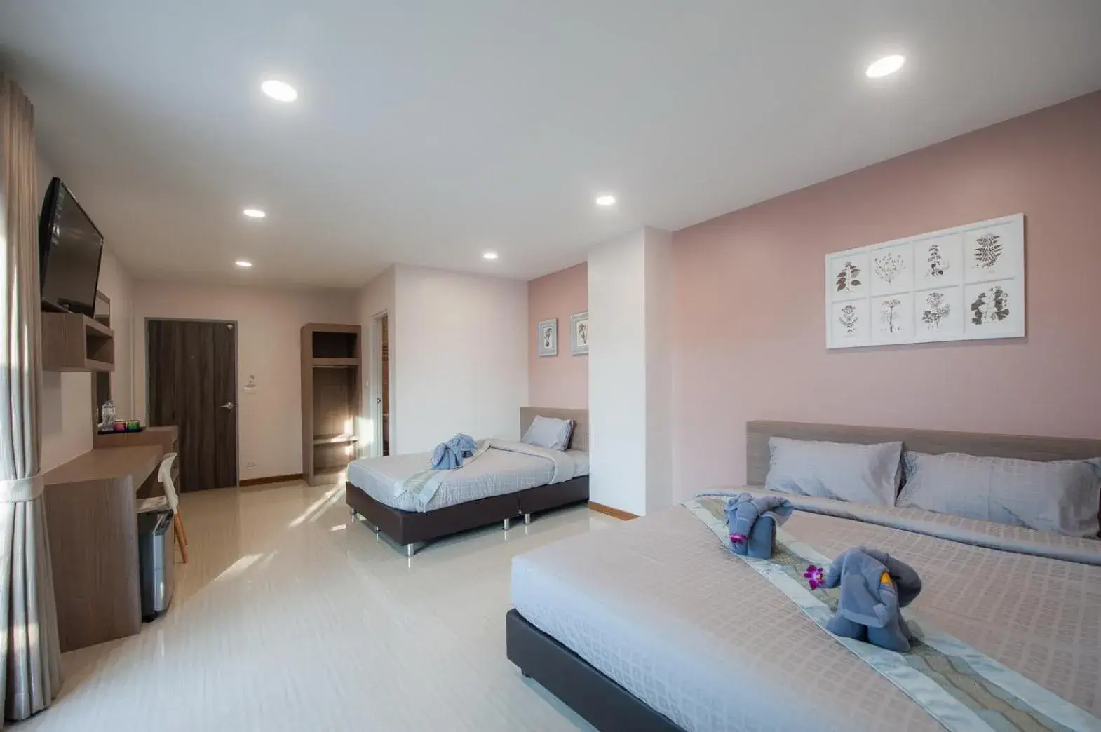 Superior Family Room in The Moon Night Hotel Superior Family Room in The Moon Night Hotel