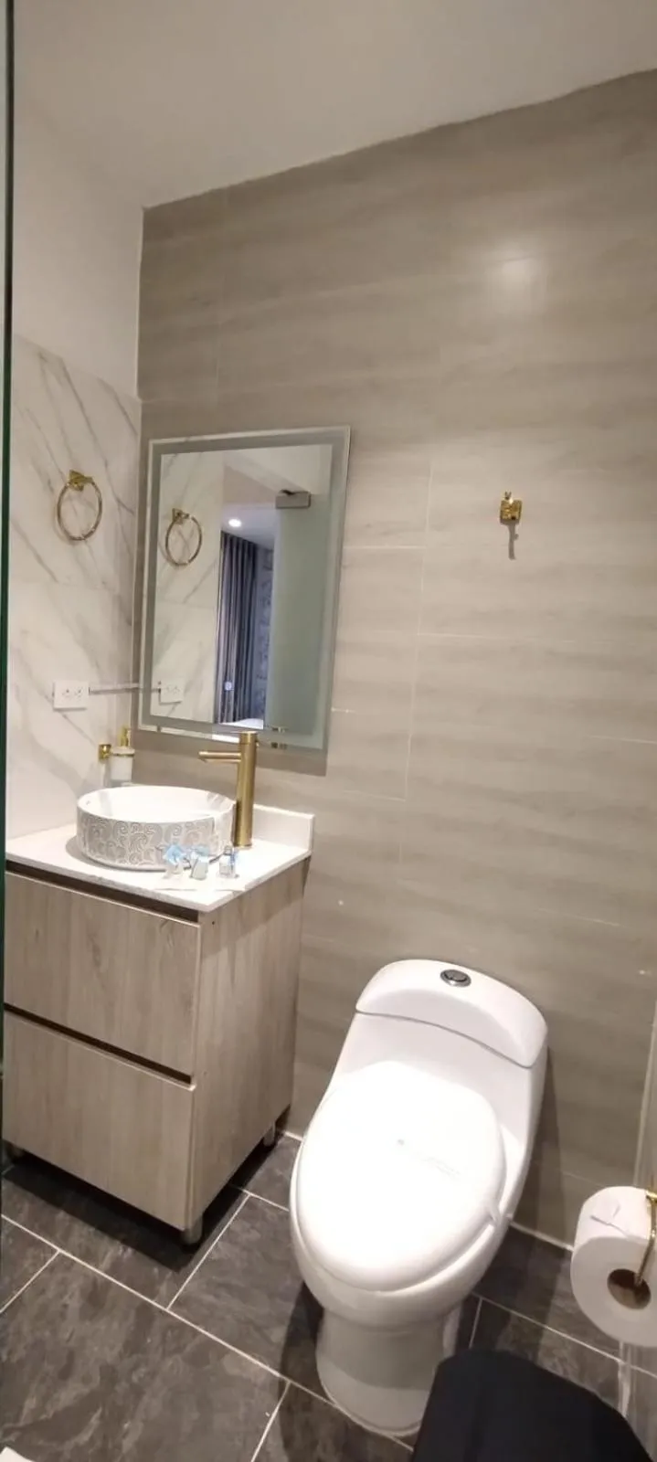 Shower in Hotel Mediterraneo