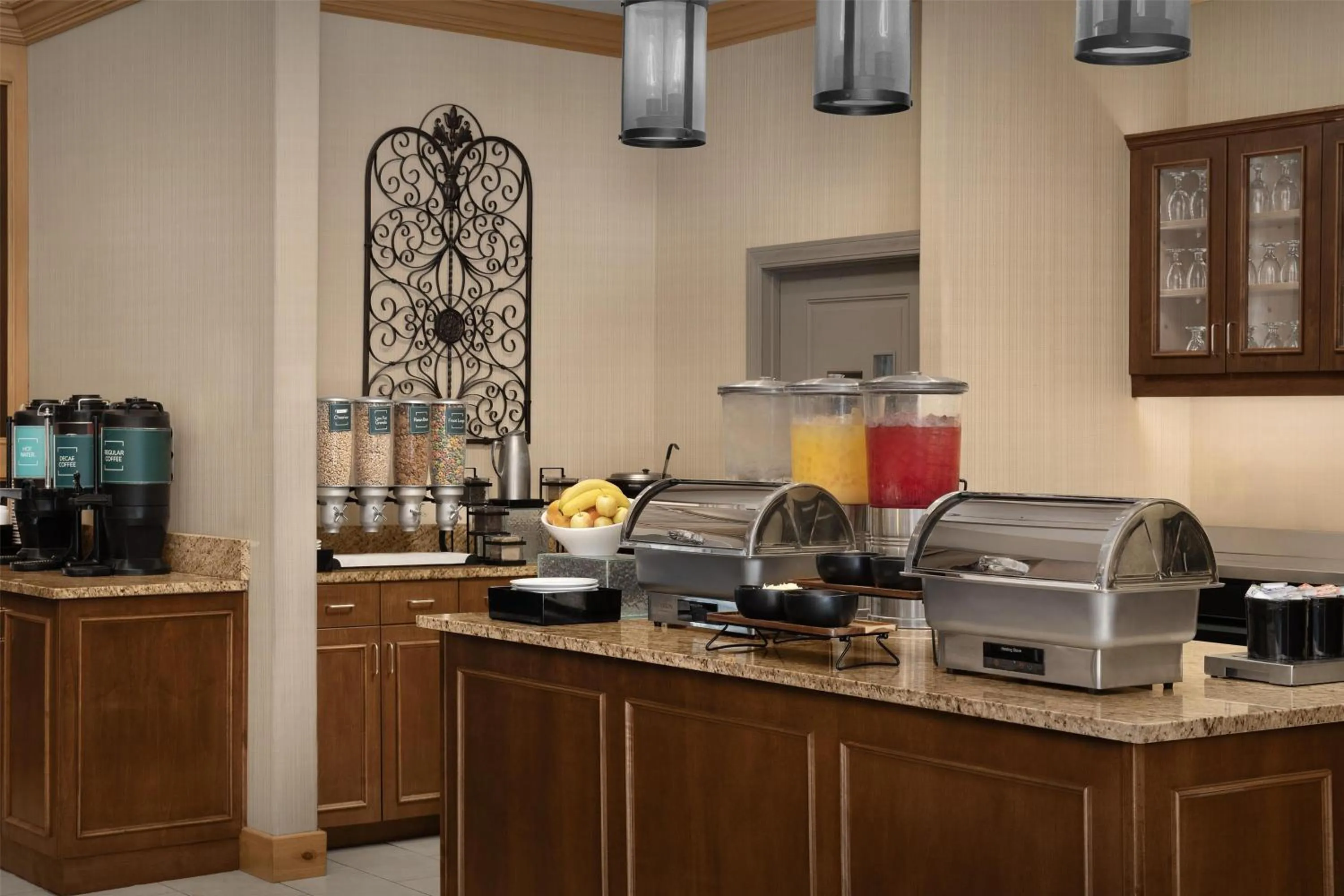 Breakfast in Homewood Suites by Hilton Vancouver / Portland