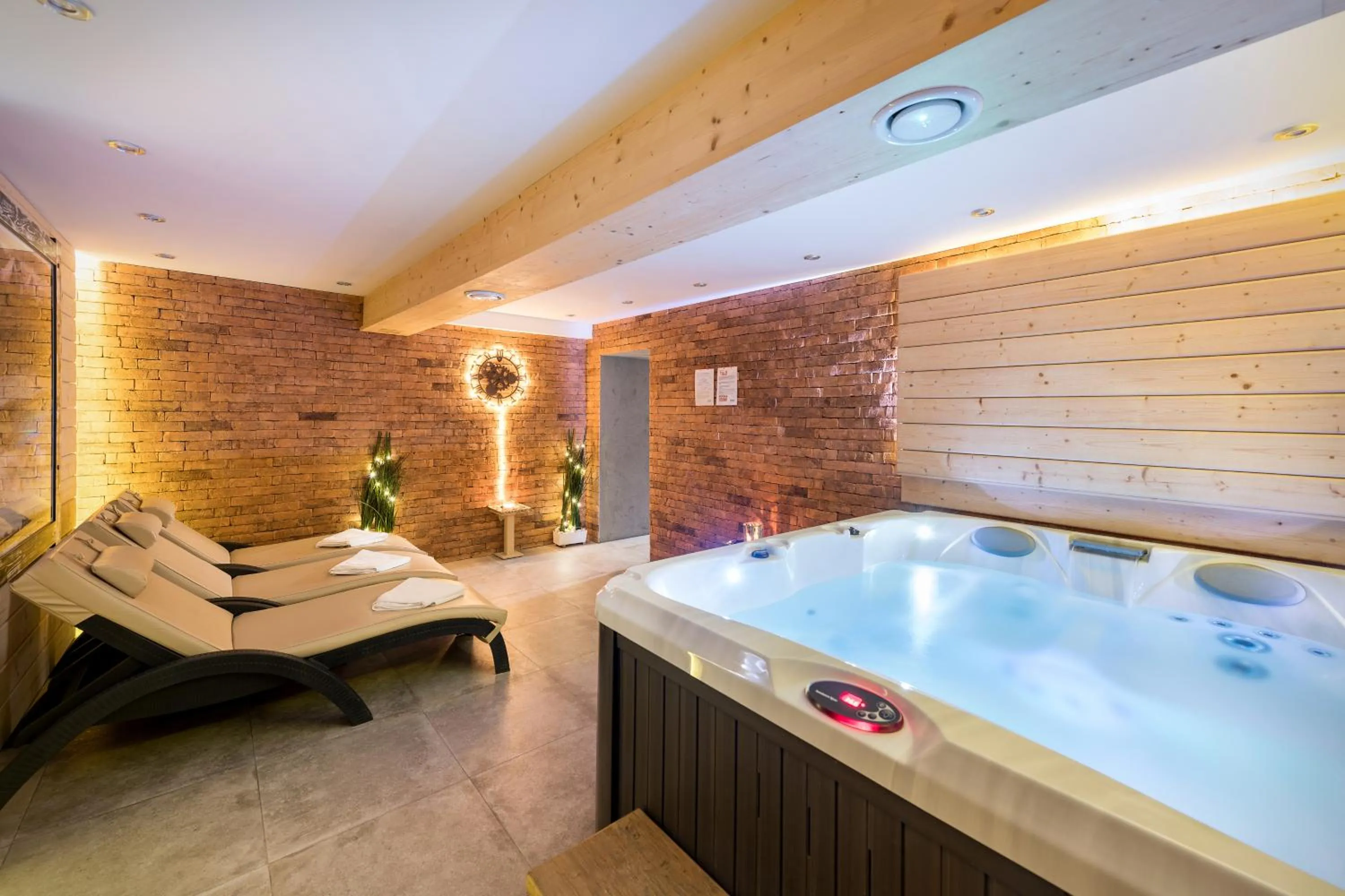 WILLA JAROSTA & SPA, AC -free parking