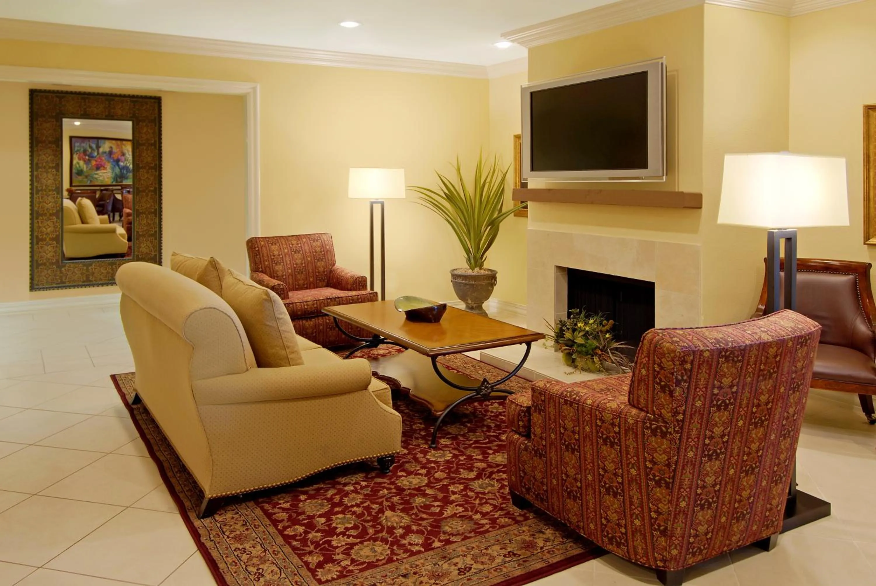 Communal lounge/ TV room in La Posada Hotel