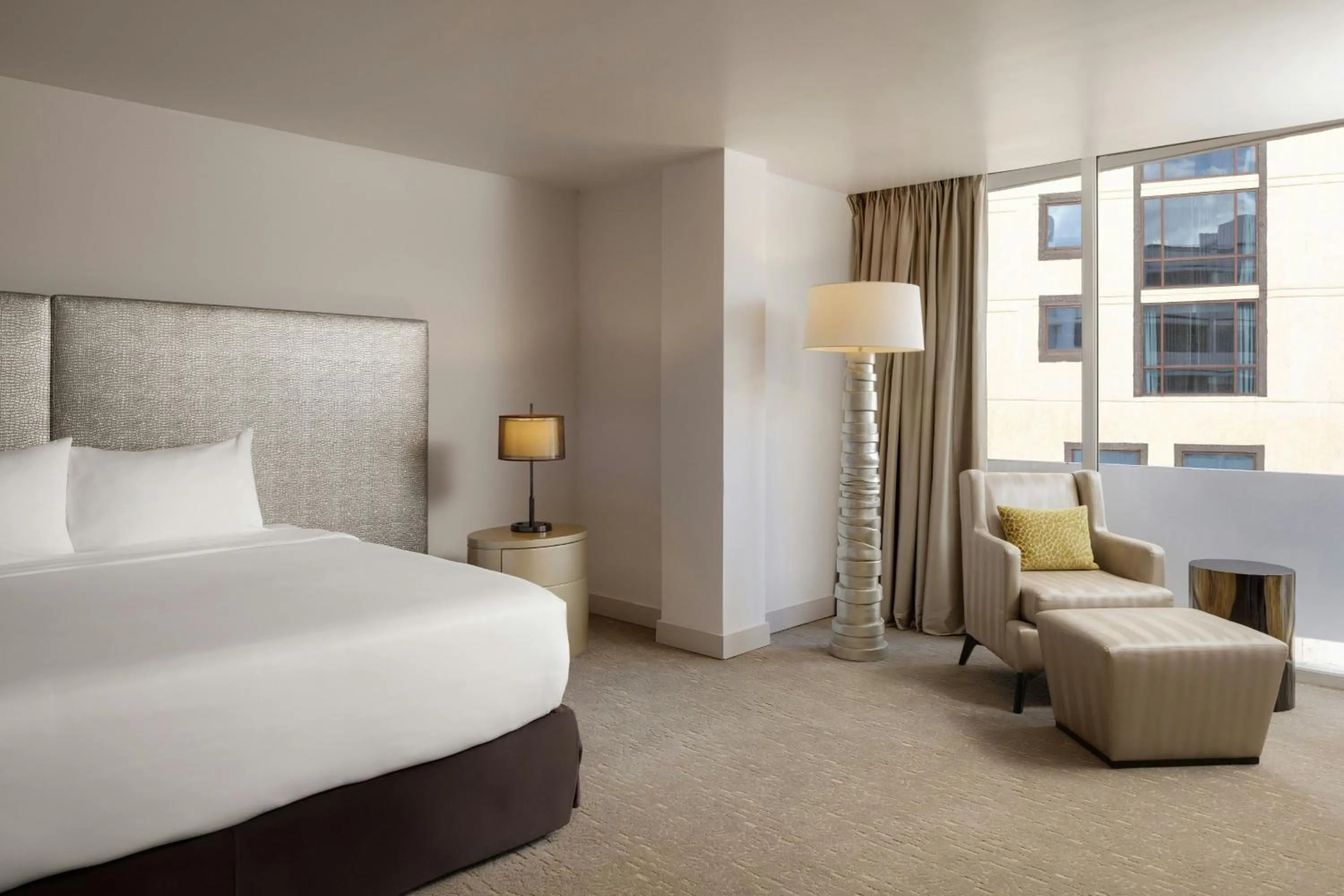 Bedroom, Bed in Renaissance Panama City Hotel