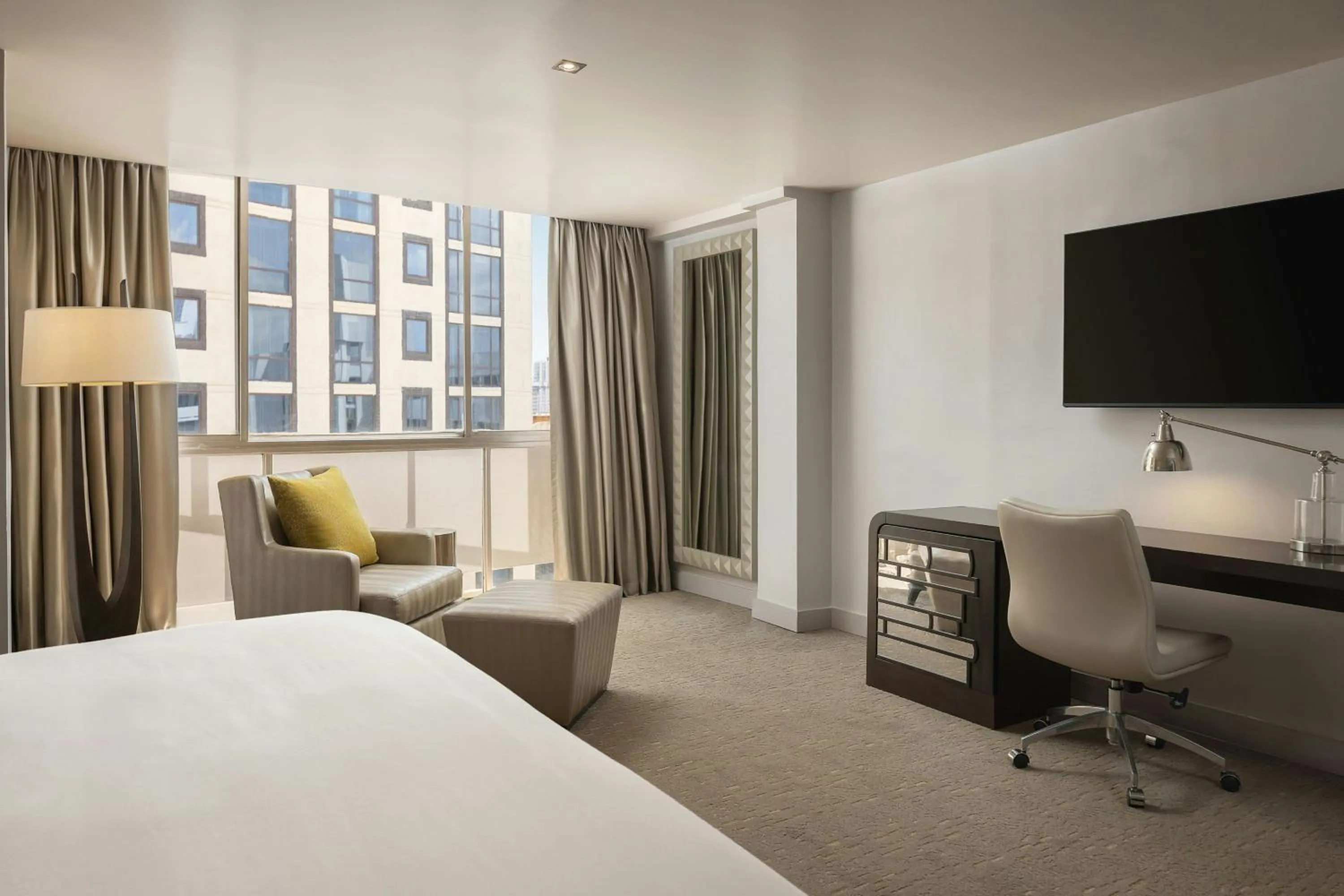 Bedroom, Bed in Renaissance Panama City Hotel