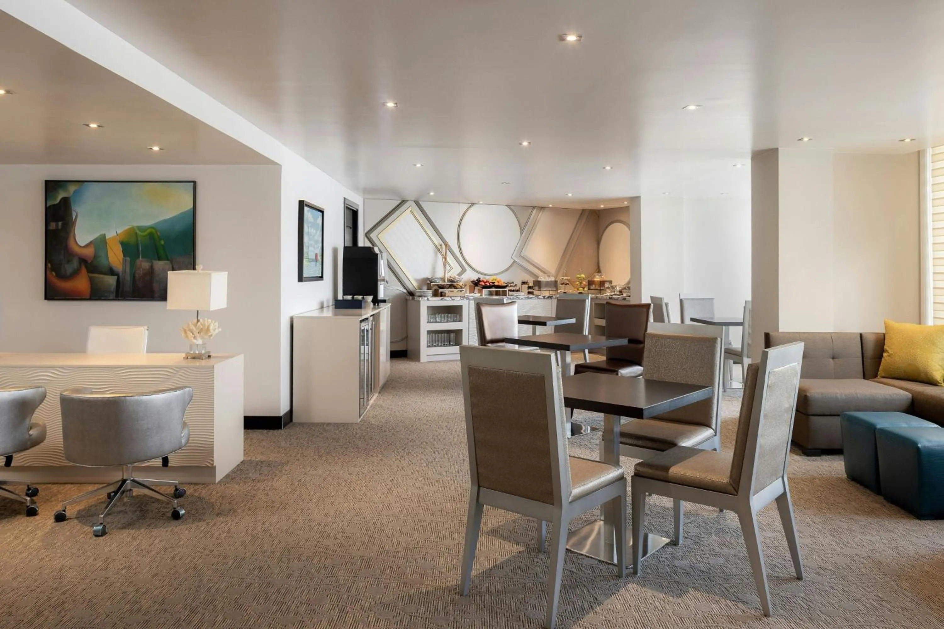 Lounge or bar in Renaissance Panama City Hotel