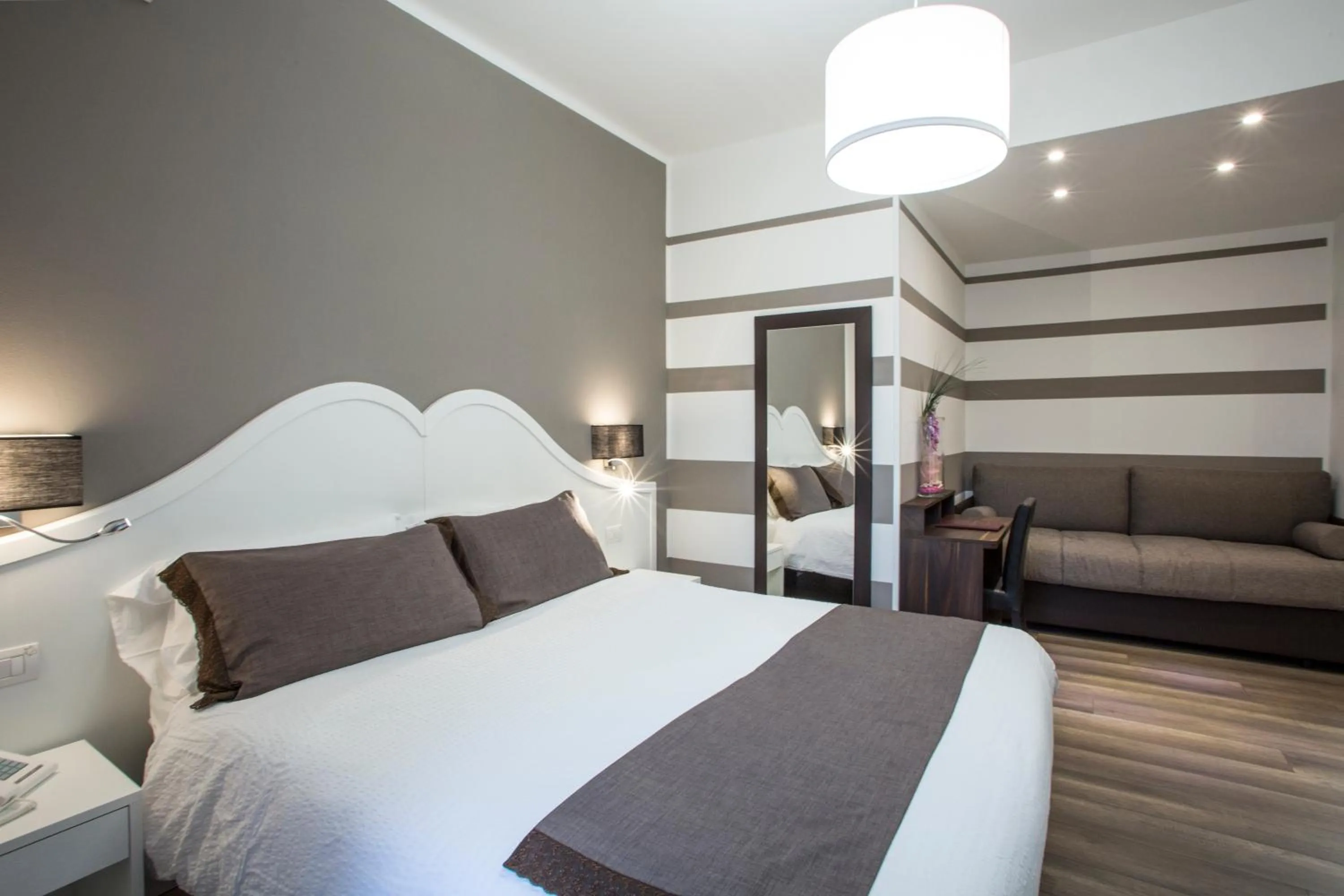 Photo of the whole room, Bed in Hotel Ristorante Eurossola