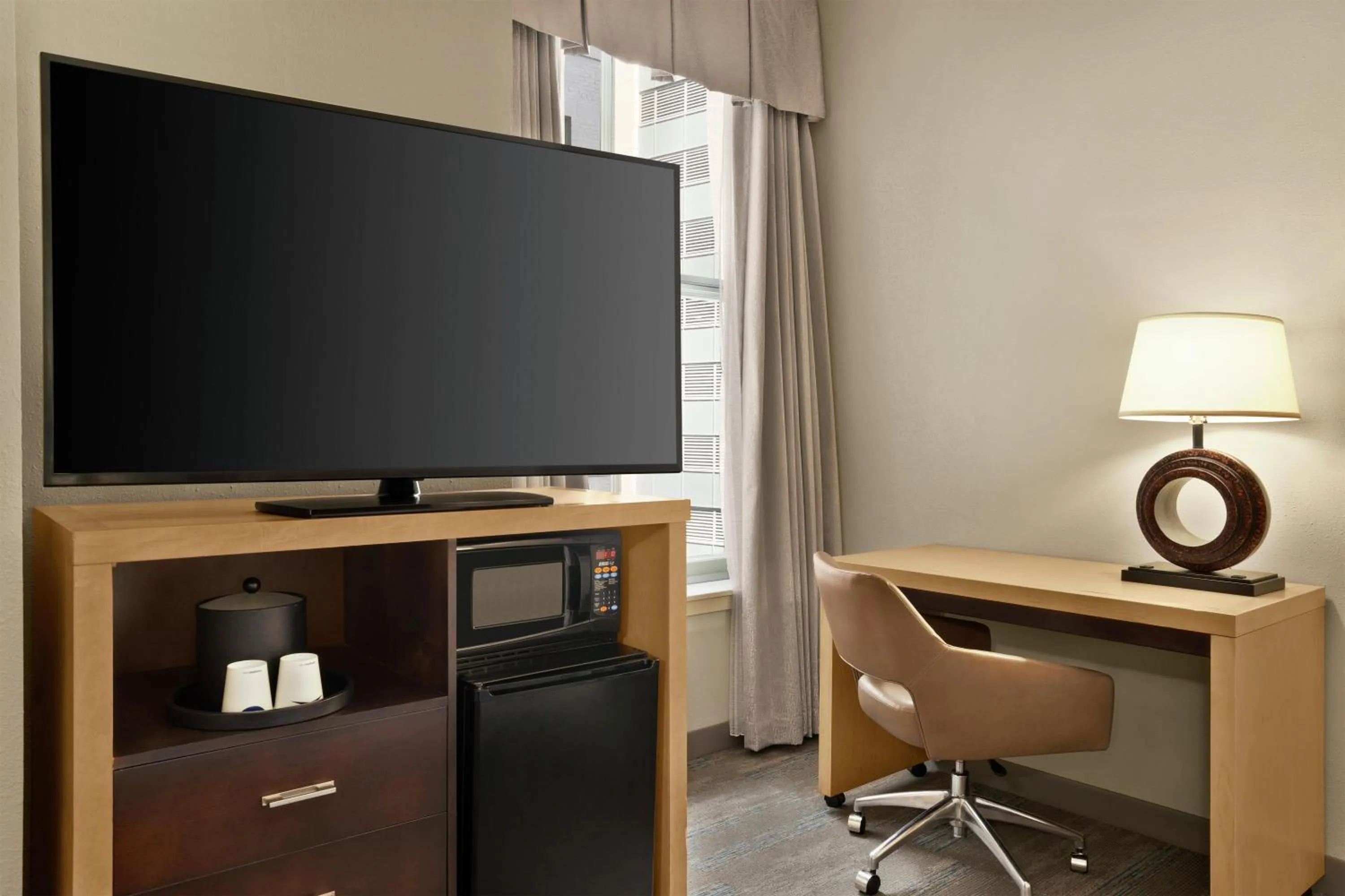 Bedroom in Hampton Inn Downtown / French Quarter Area