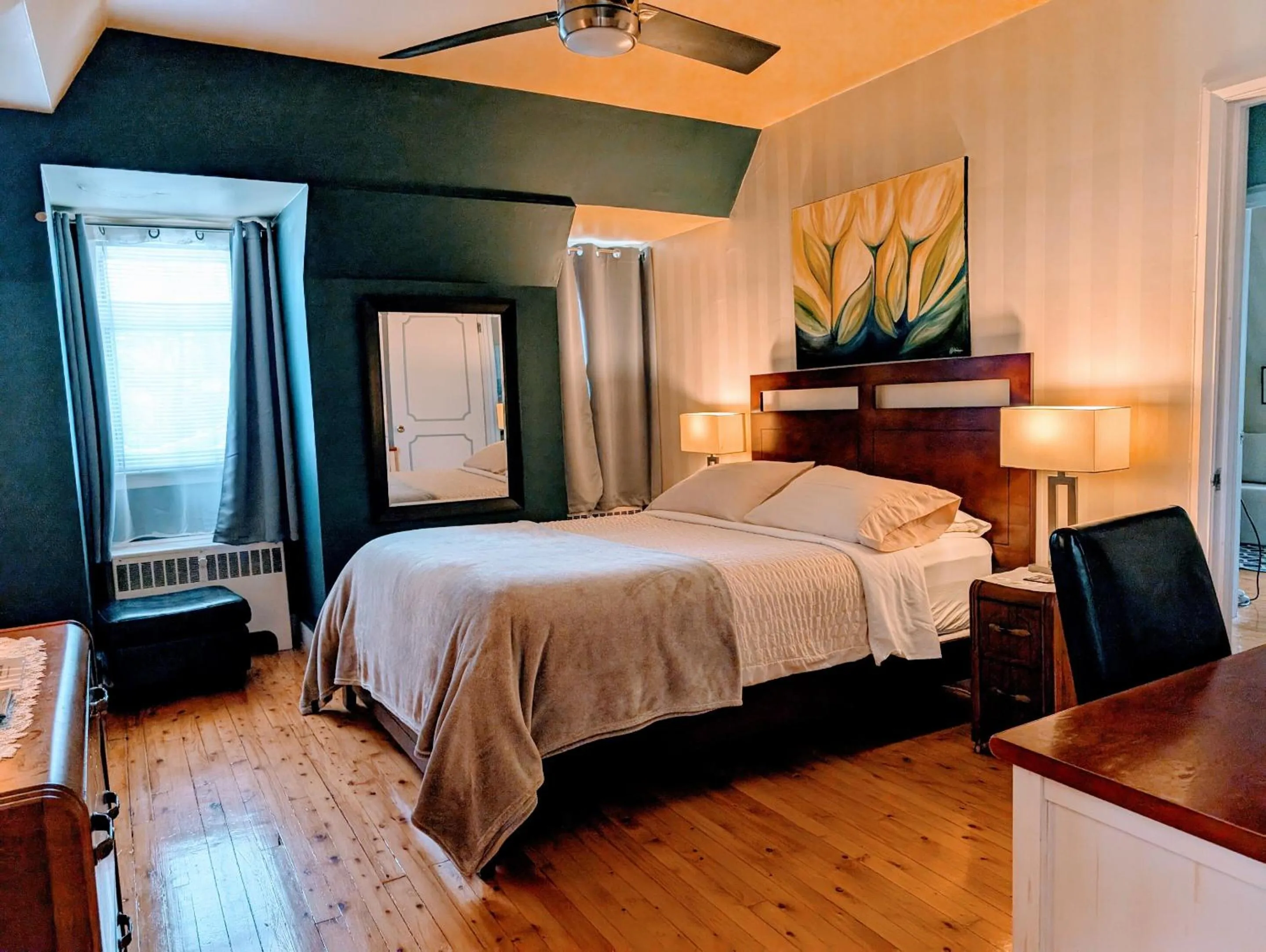 Bedroom, Bed in Chateau Murdock Gite