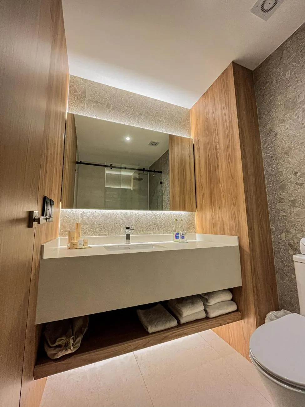 Shower in MantaHost Hotel