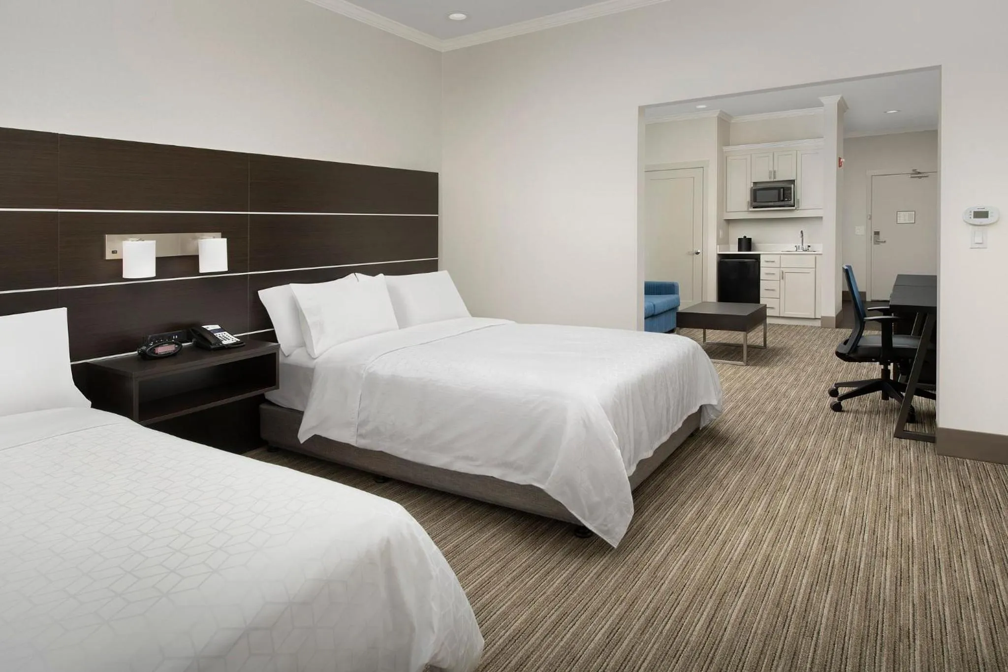 Photo of the whole room, Bed in Holiday Inn Express Puyallup by IHG