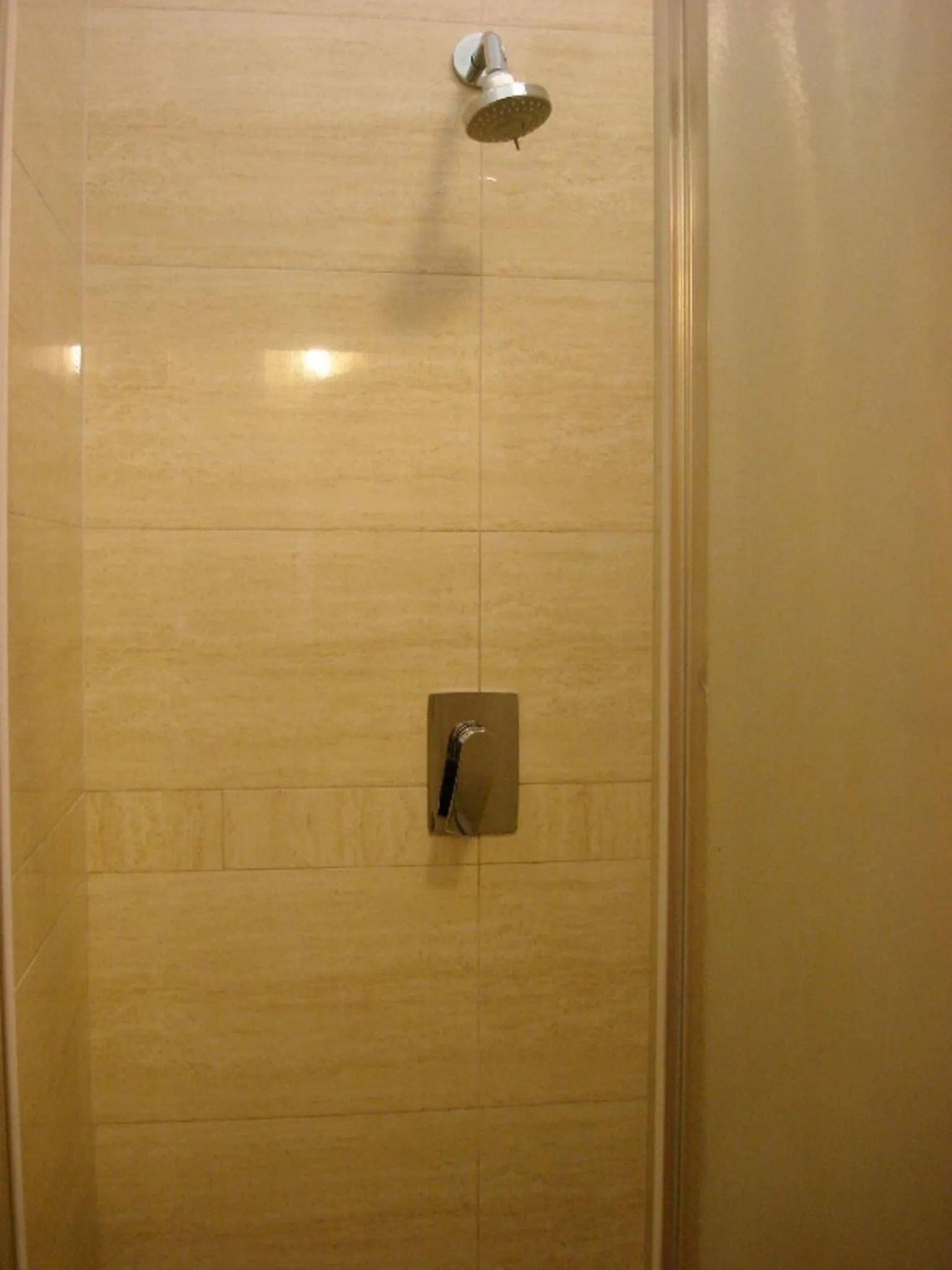 Shower in Green Hostel Wrocław przy ZOO