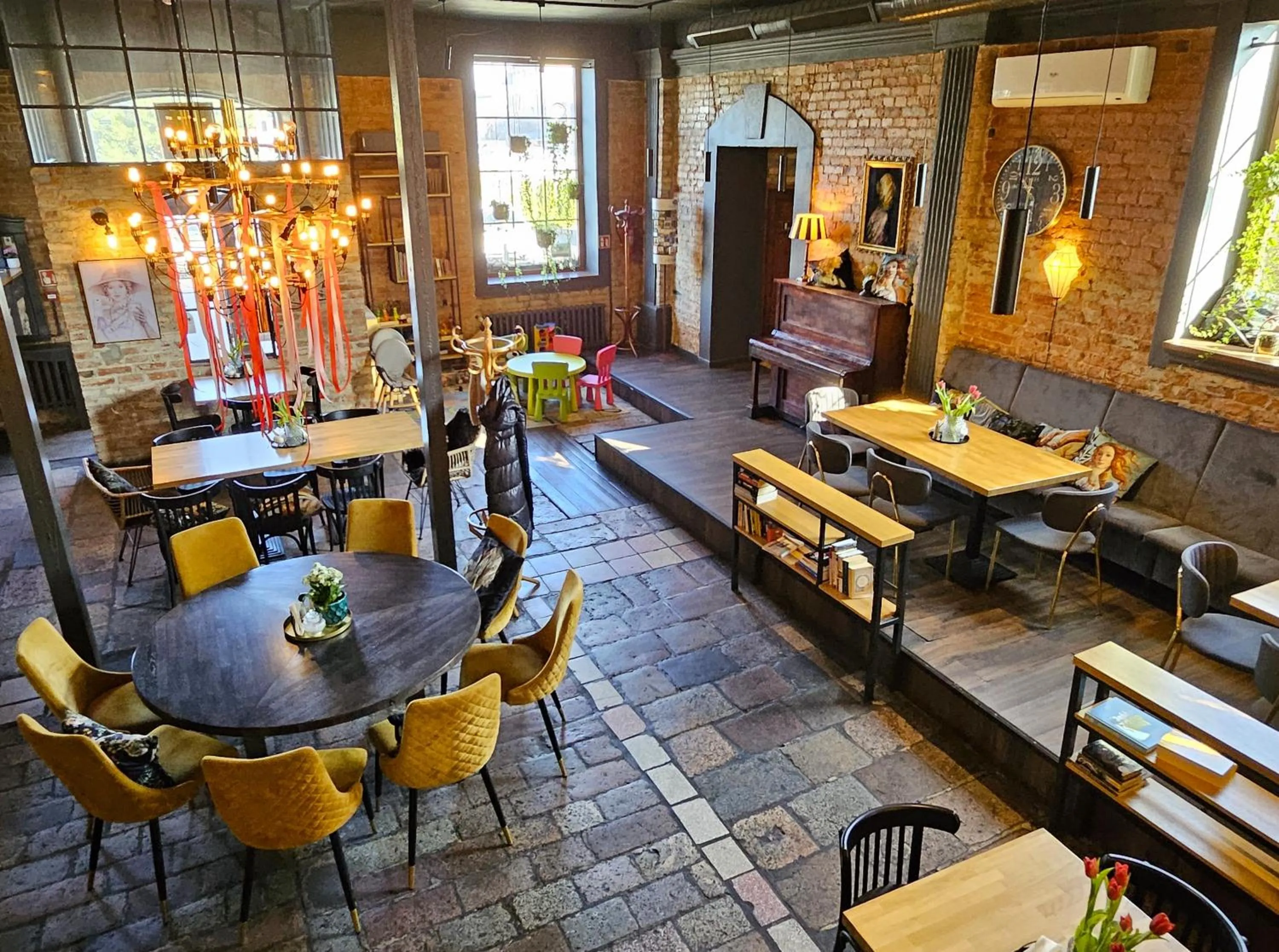 Restaurant/places to eat in Pensjonat Retro