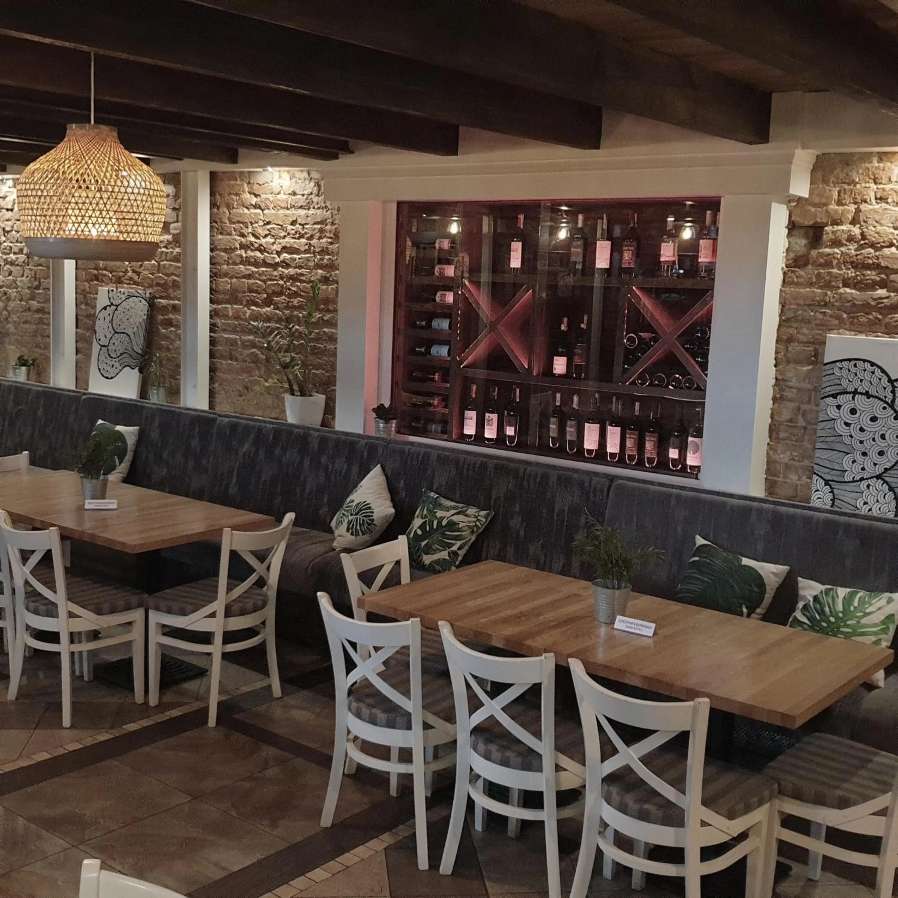 Restaurant/places to eat in Pensjonat Retro