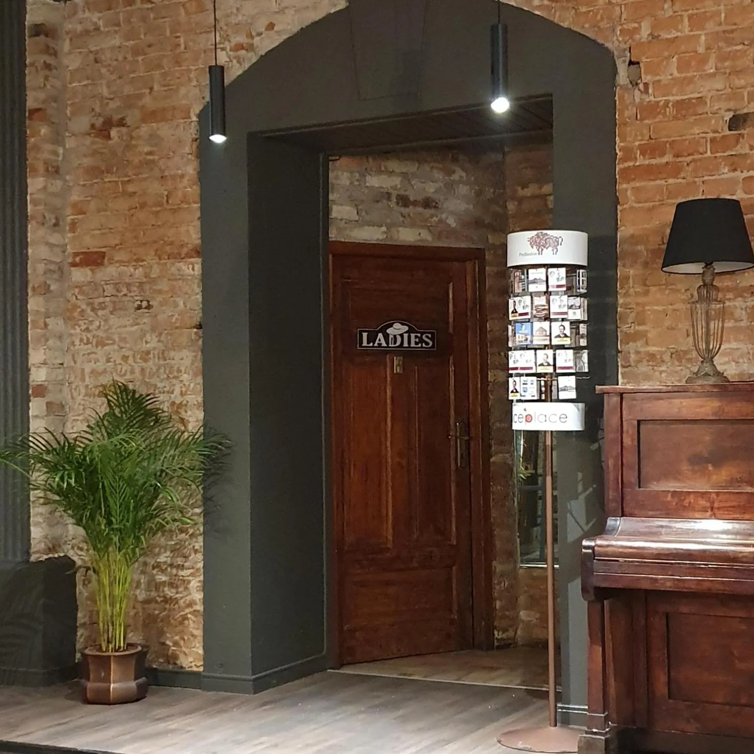 Restaurant/places to eat in Pensjonat Retro