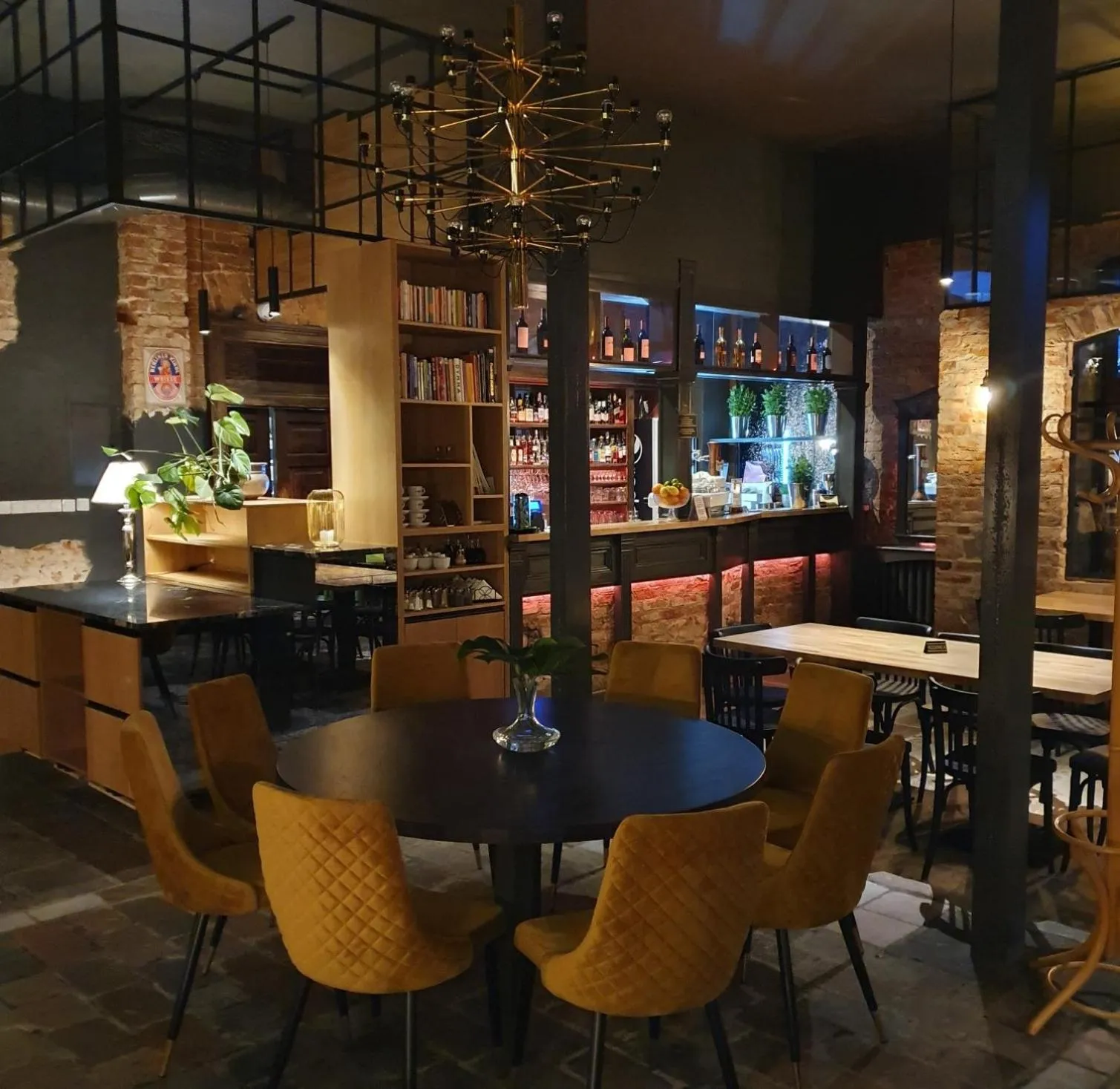 Restaurant/places to eat in Pensjonat Retro