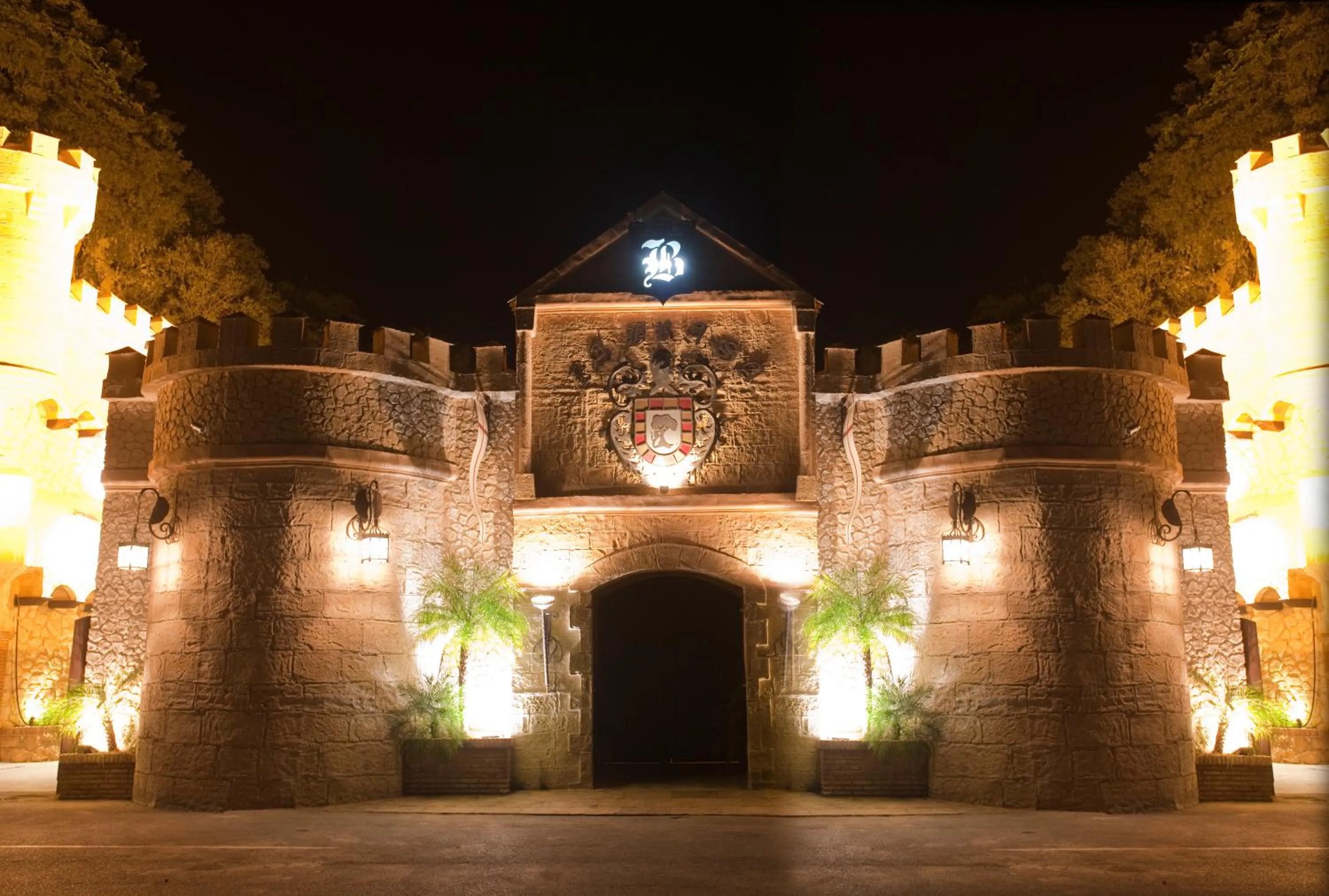 Nearby landmark, Property Building in Hotel La Brasa