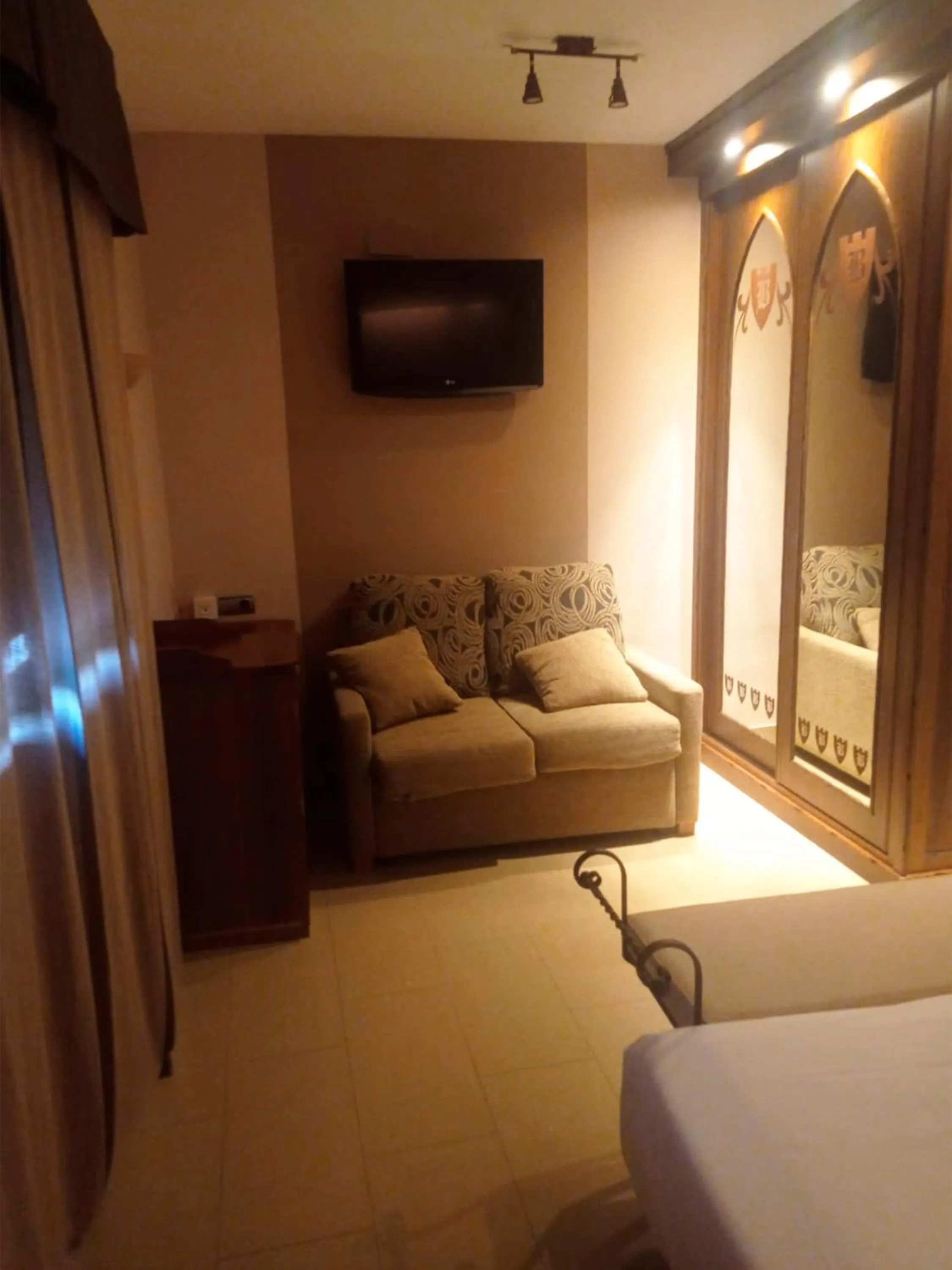 Bed, Seating Area in Hotel La Brasa