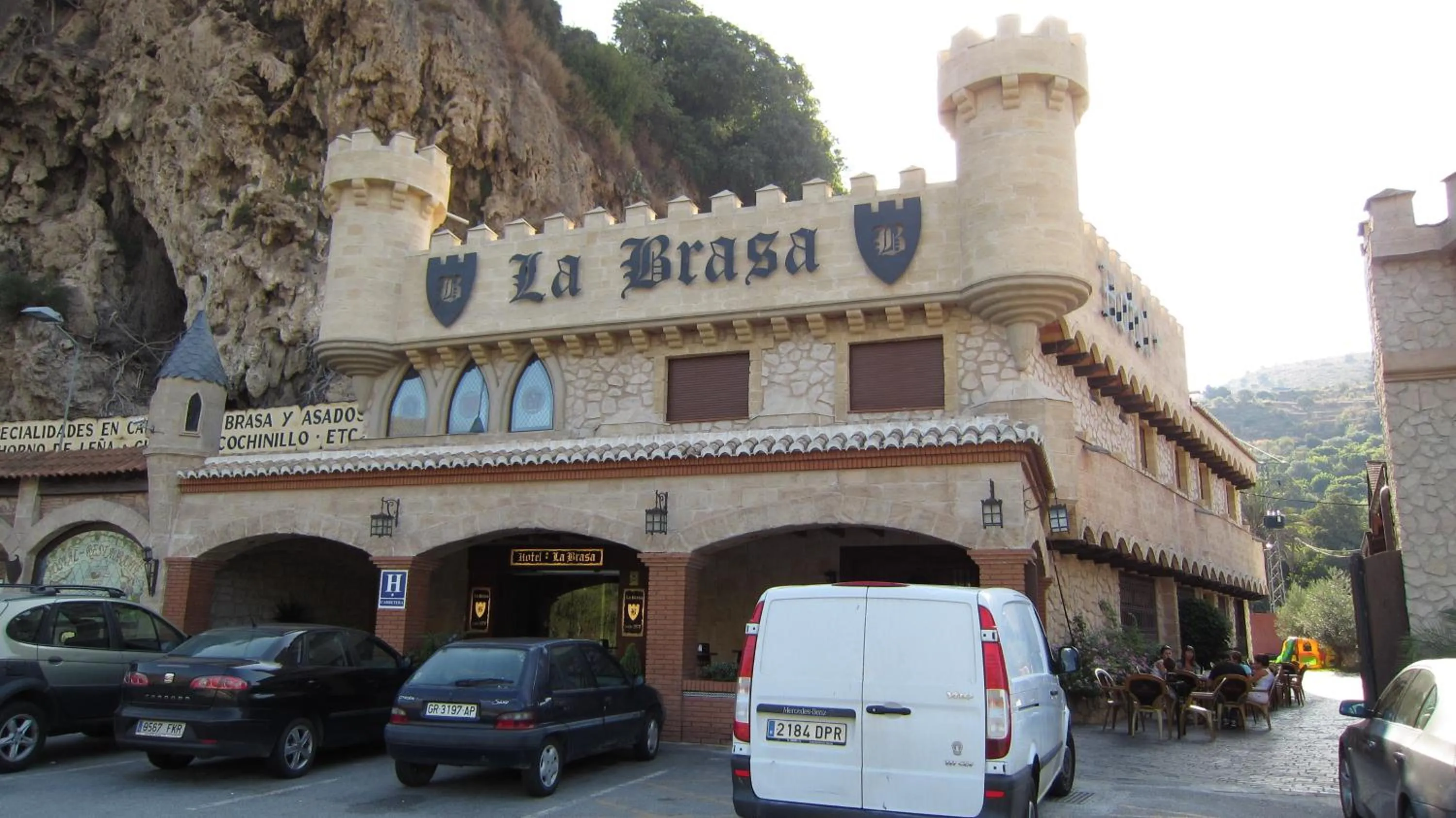 Area and facilities, Property Building in Hotel La Brasa