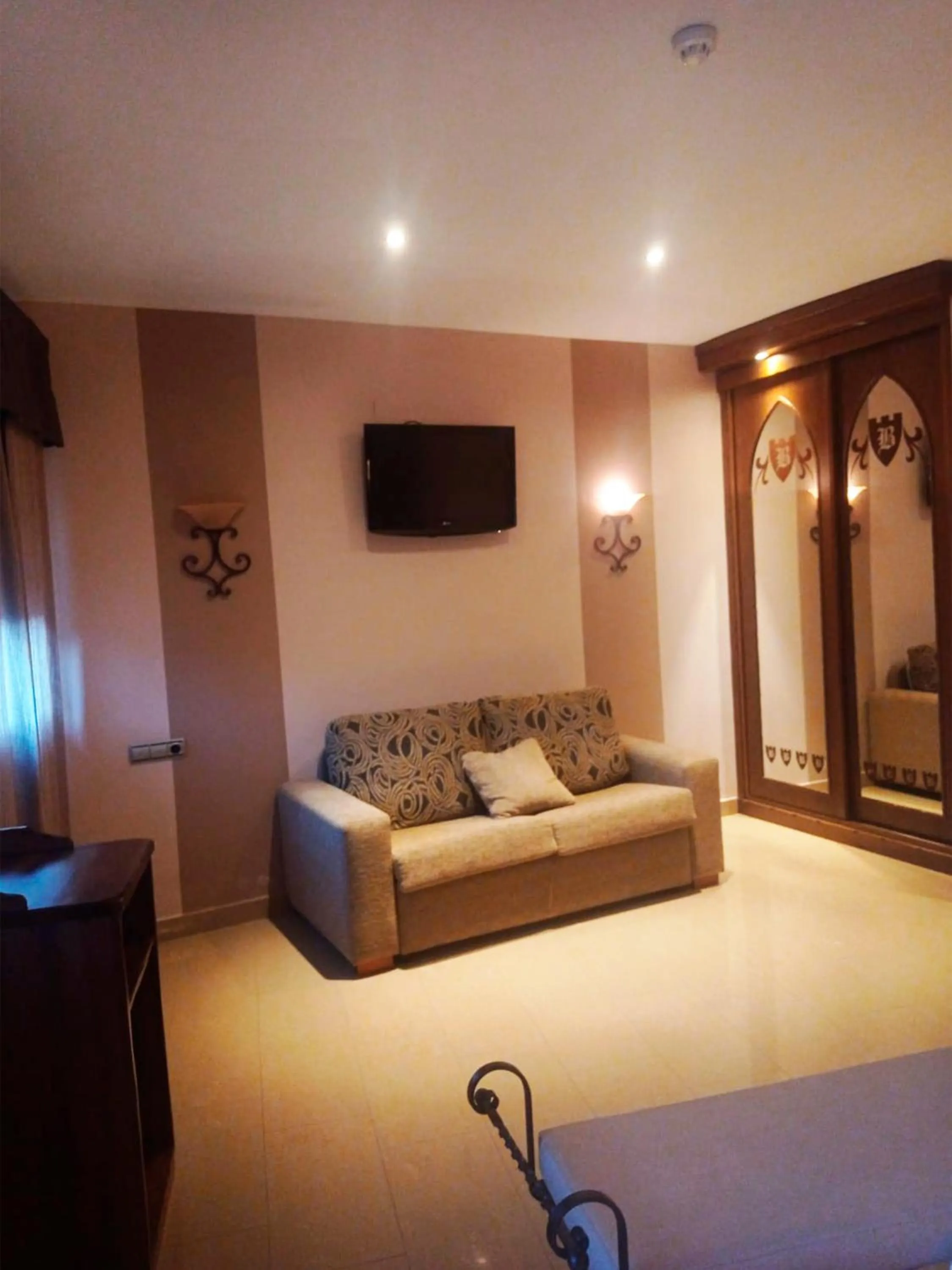 Bed, Seating Area in Hotel La Brasa