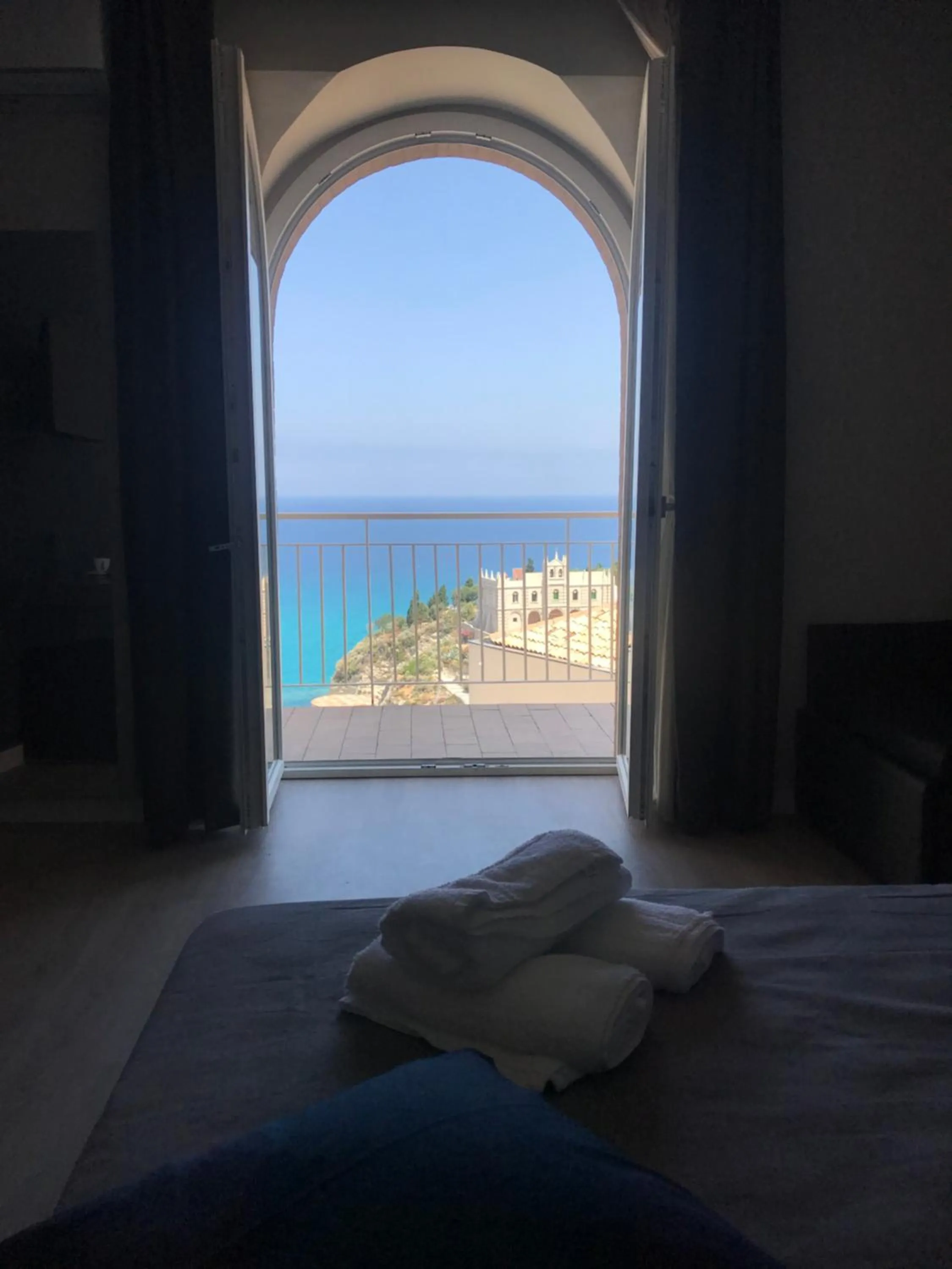 Bed in Sunset Tropea