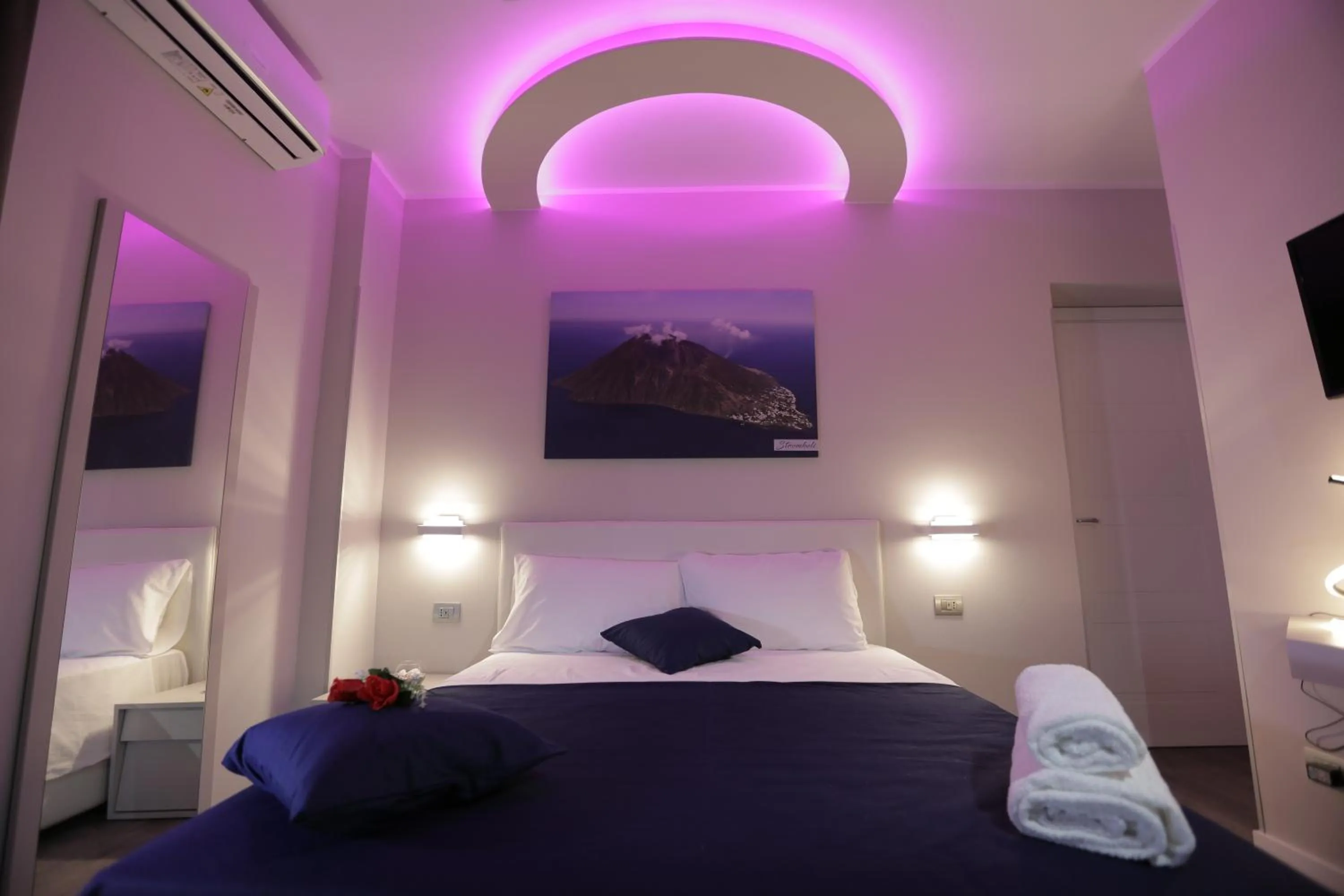 Bed in Sunset Tropea