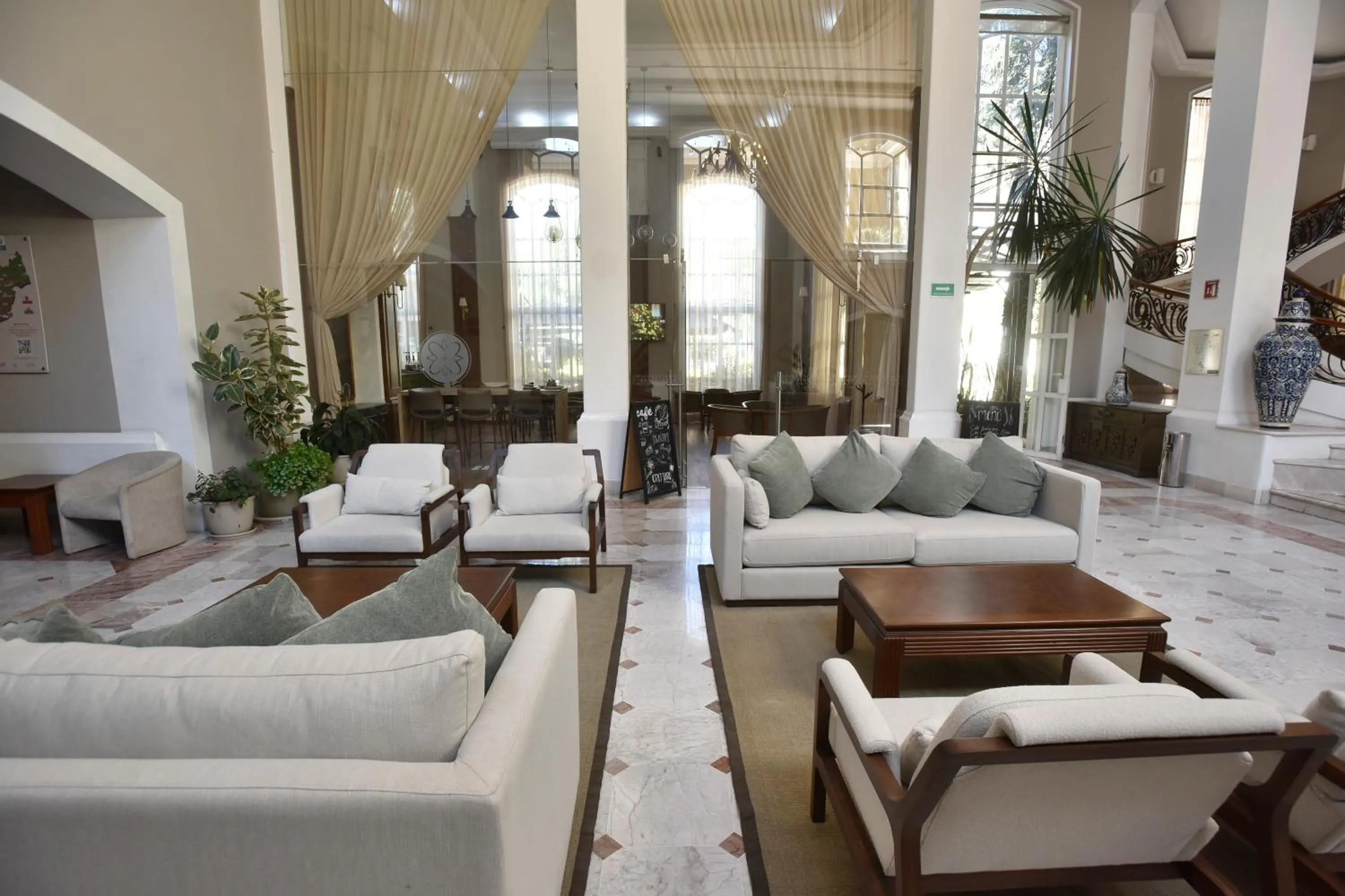 Living room in Plaza Camelinas Hotel