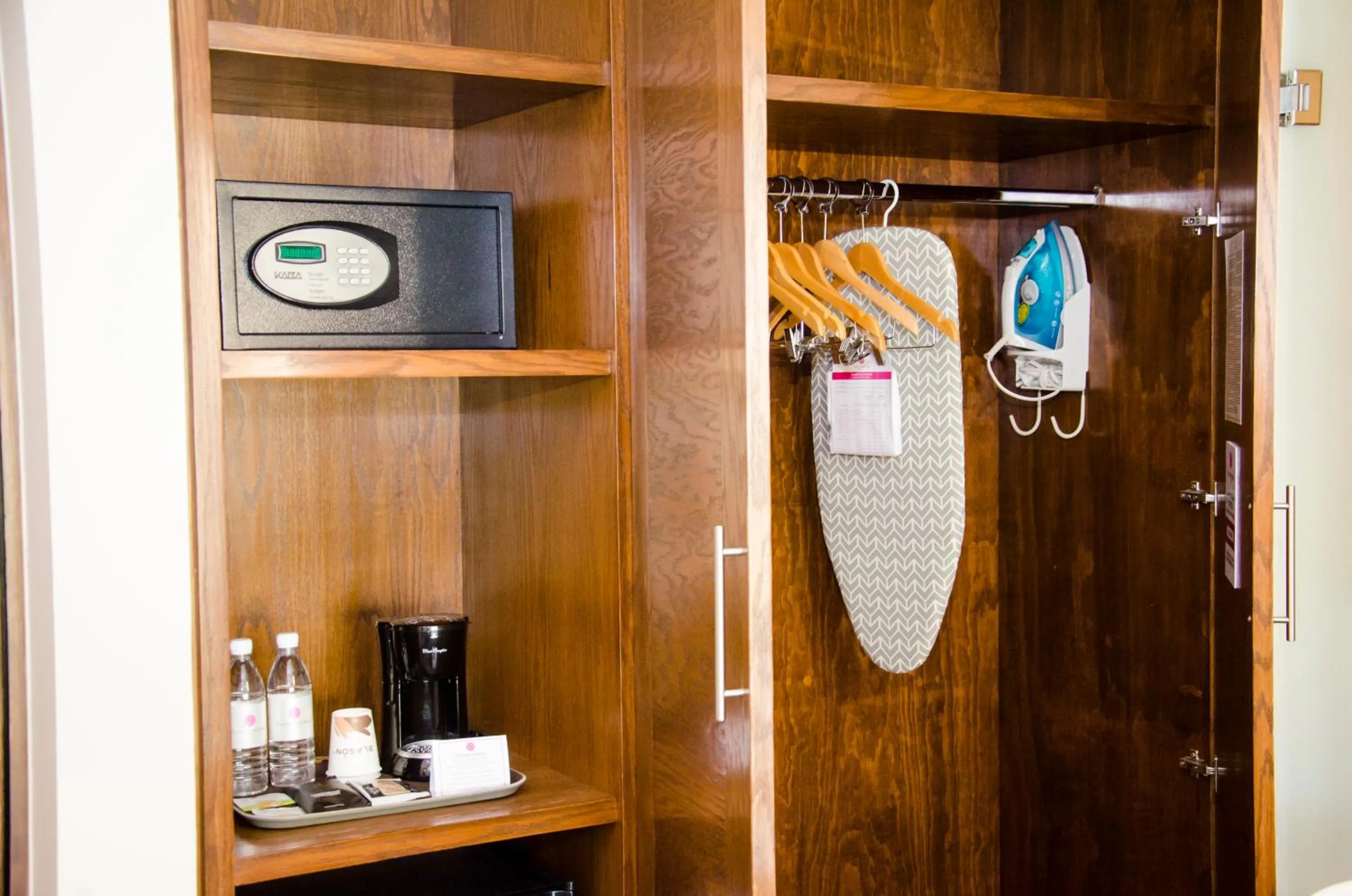 flat iron in Plaza Camelinas Hotel