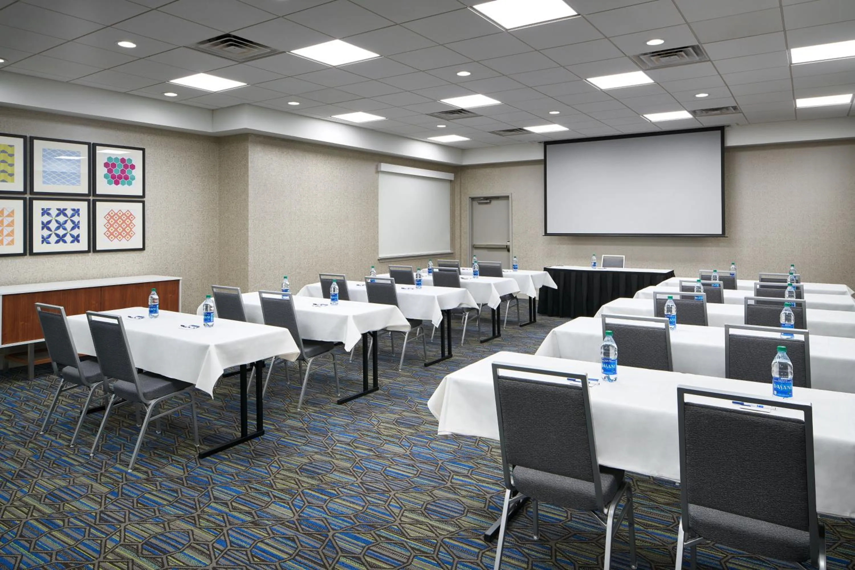 Meeting/conference room in Holiday Inn Express - Richmond Downtown by IHG