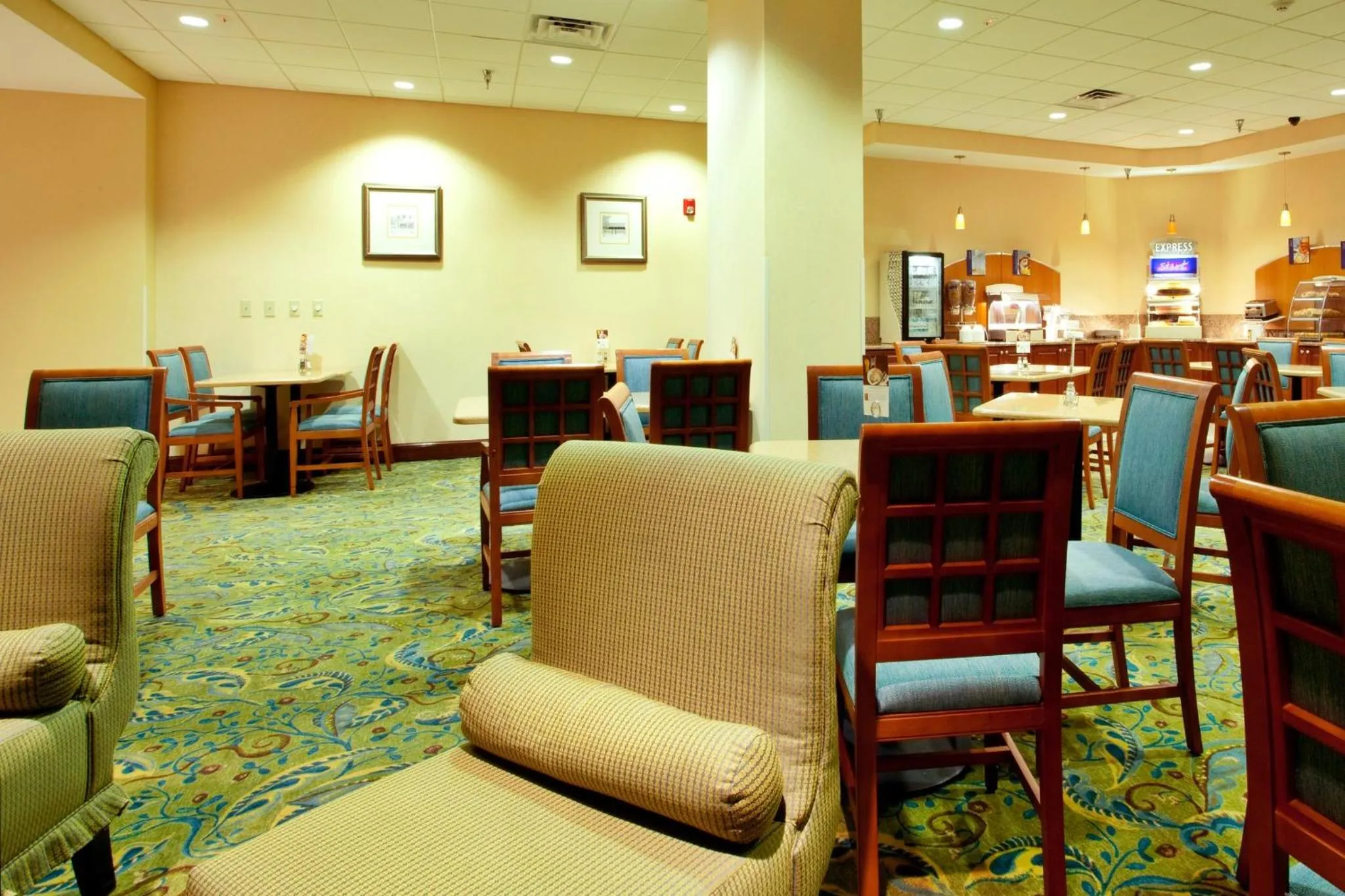 Restaurant/places to eat in Holiday Inn Express - Richmond Downtown by IHG