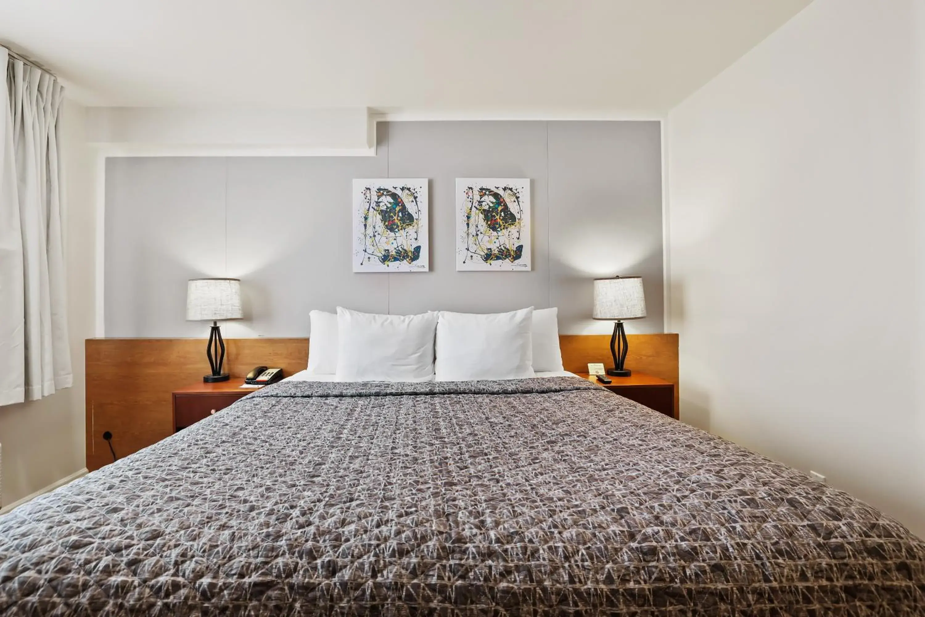 King Room in Brookhurst Plaza Inn King Room in Brookhurst Plaza Inn