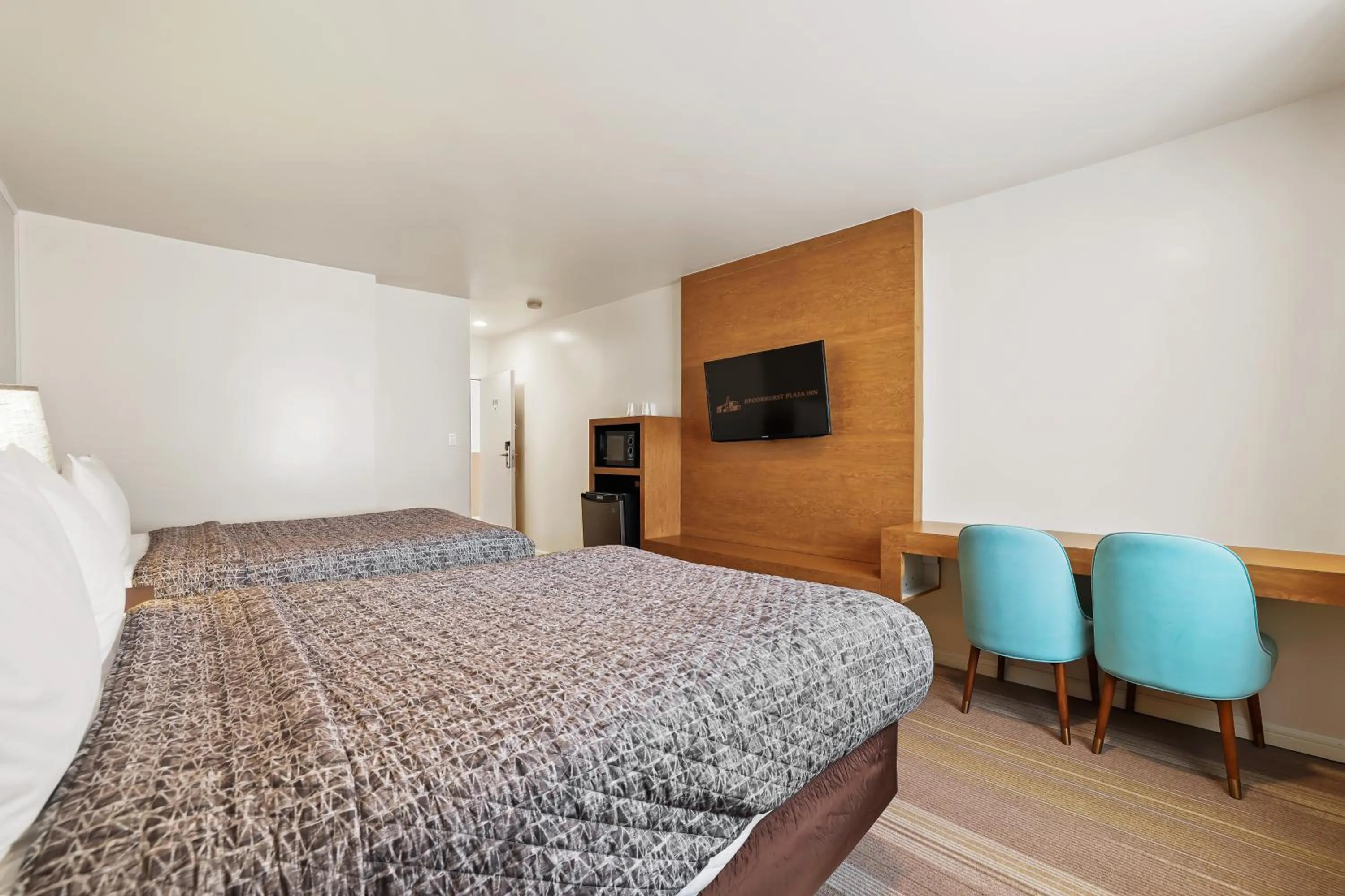 Bedroom, Bed in Brookhurst Plaza Inn