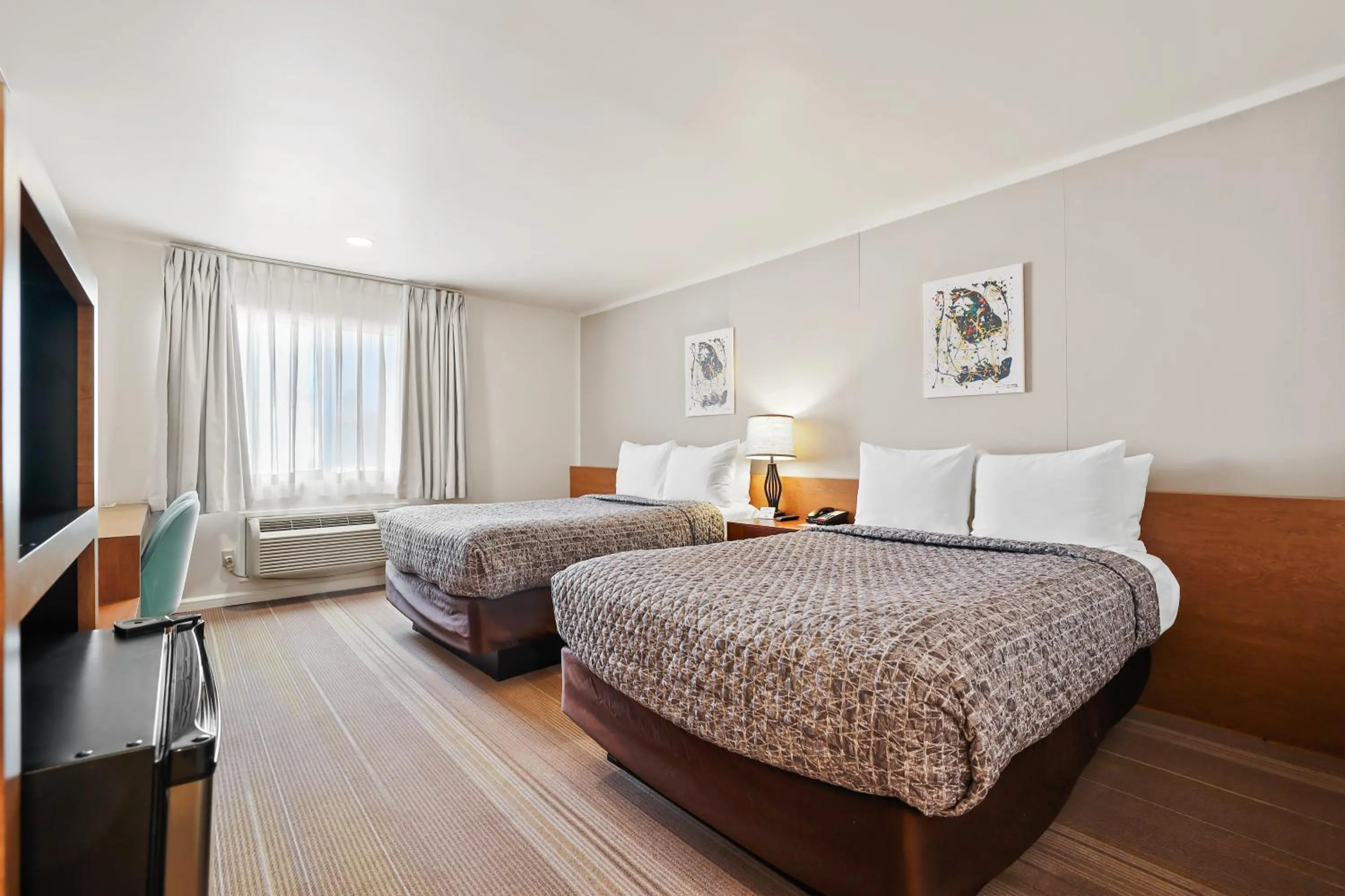 Bedroom, Bed in Brookhurst Plaza Inn