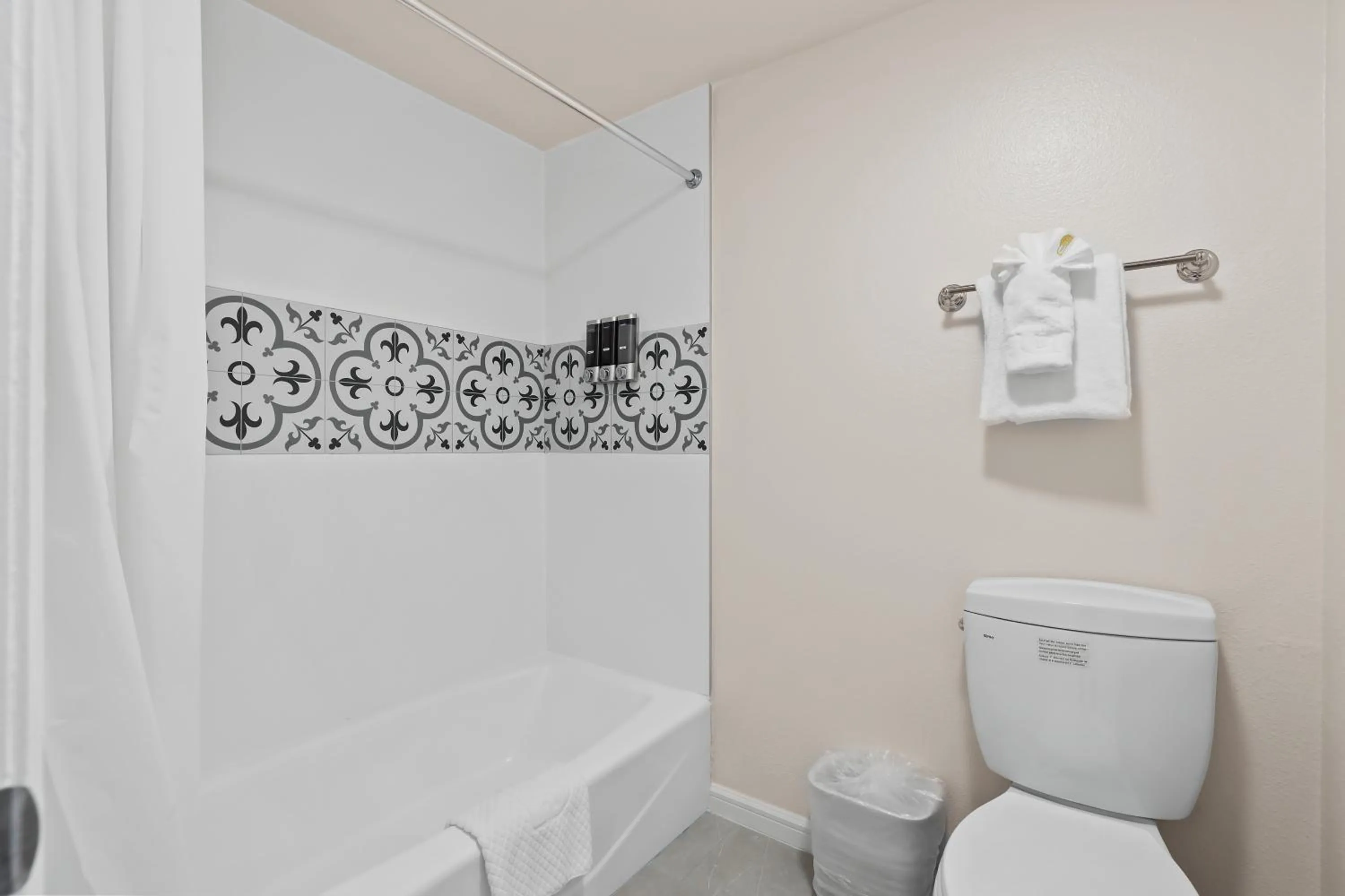 Bathroom in Brookhurst Plaza Inn