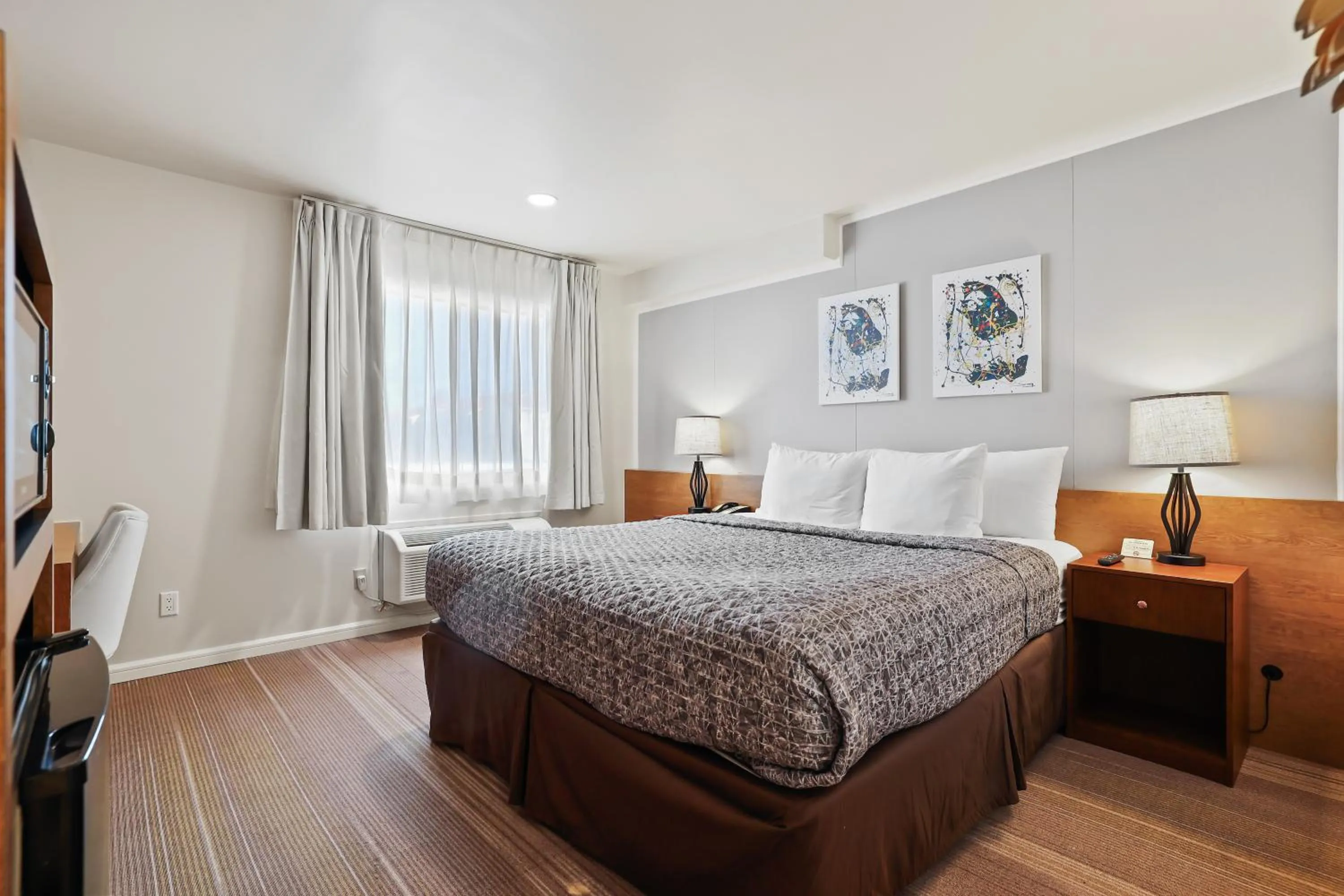 Bedroom, Bed in Brookhurst Plaza Inn