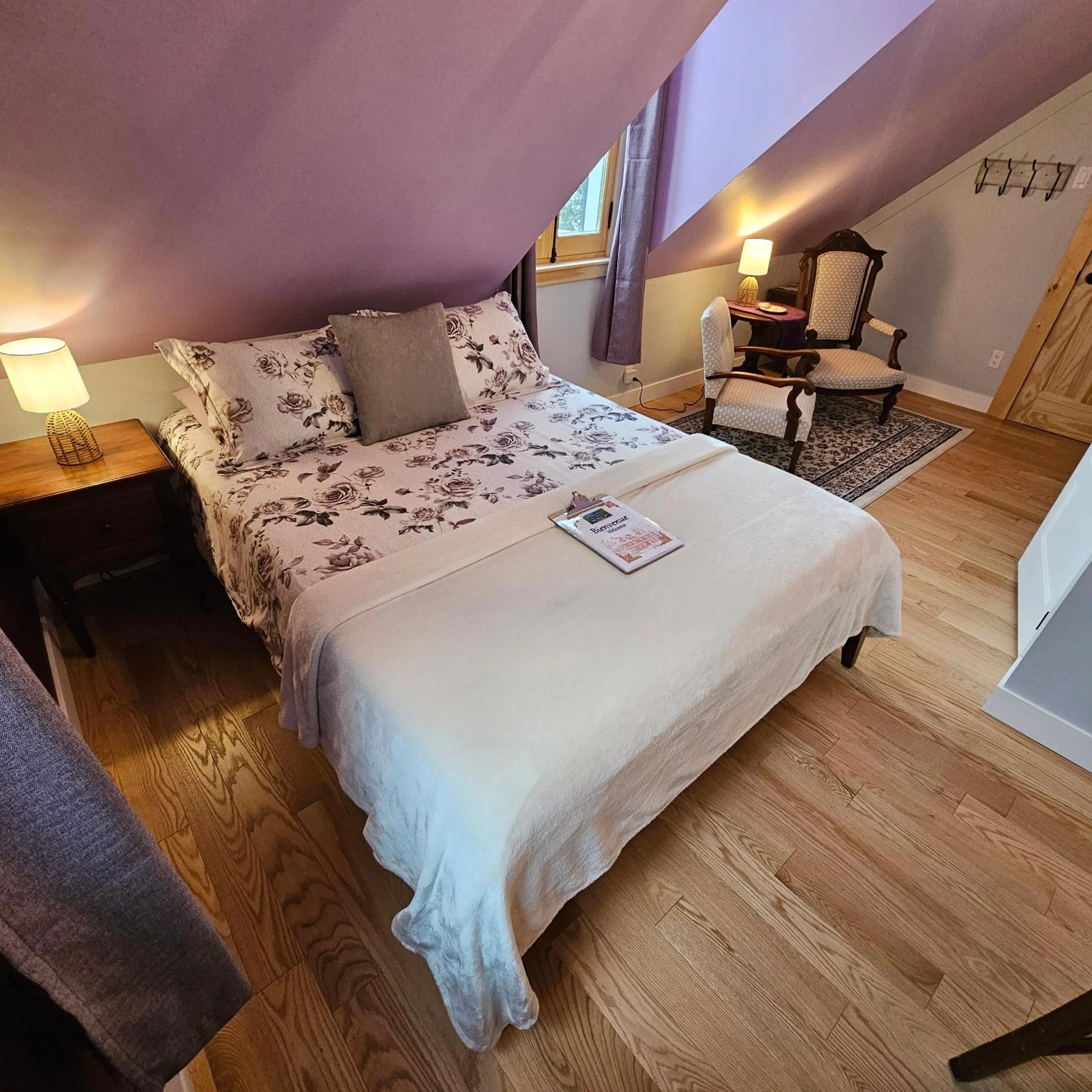 Bedroom, Bed in Auberge La Châtelaine