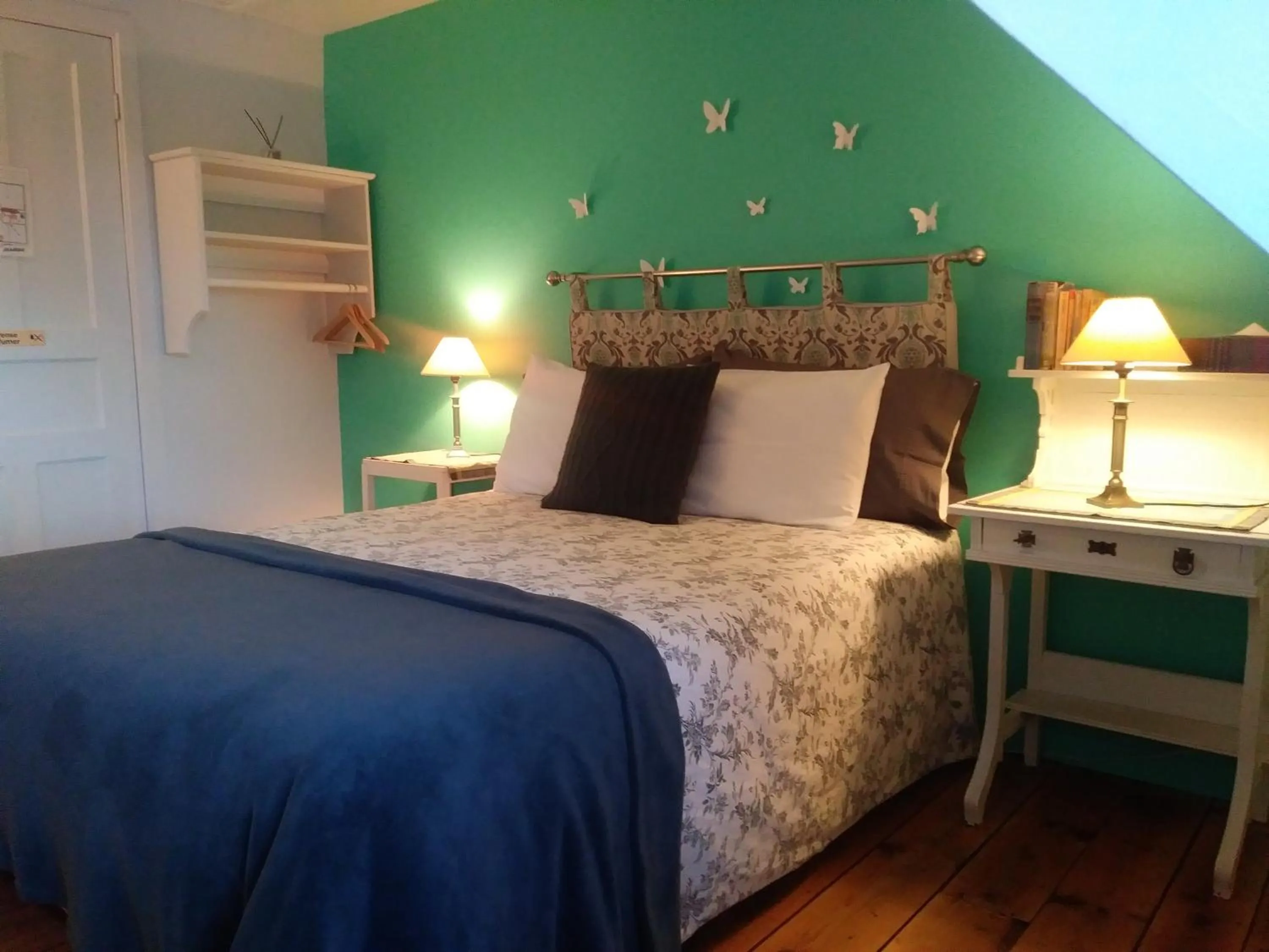 Bedroom, Bed in Auberge La Châtelaine