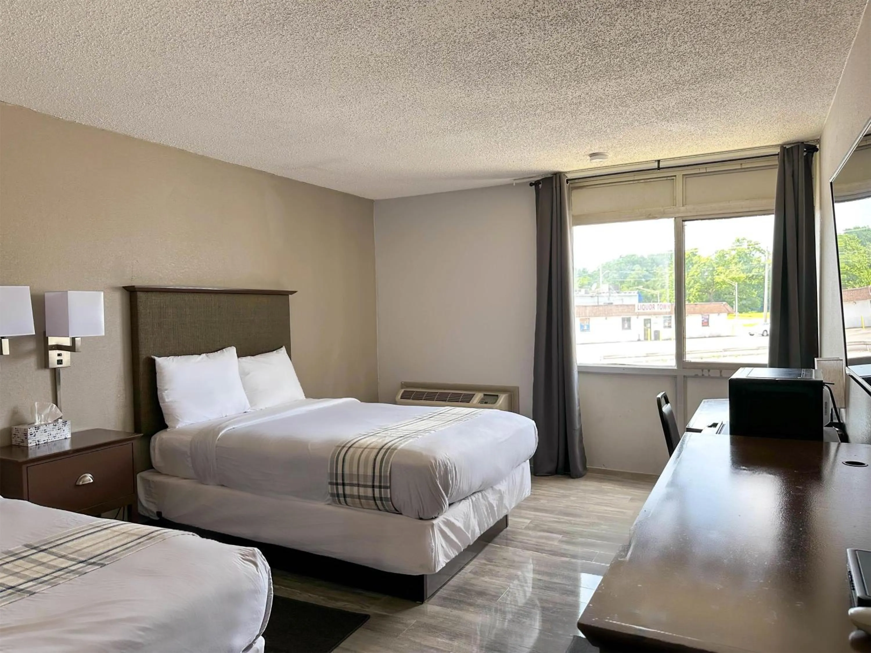 Bedroom, Bed in Motel 6 Rochester, NY - Airport