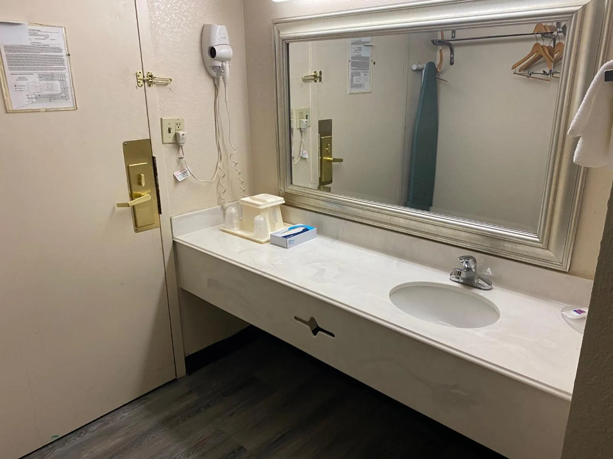 Bathroom in Motel 6 Rochester, NY - Airport