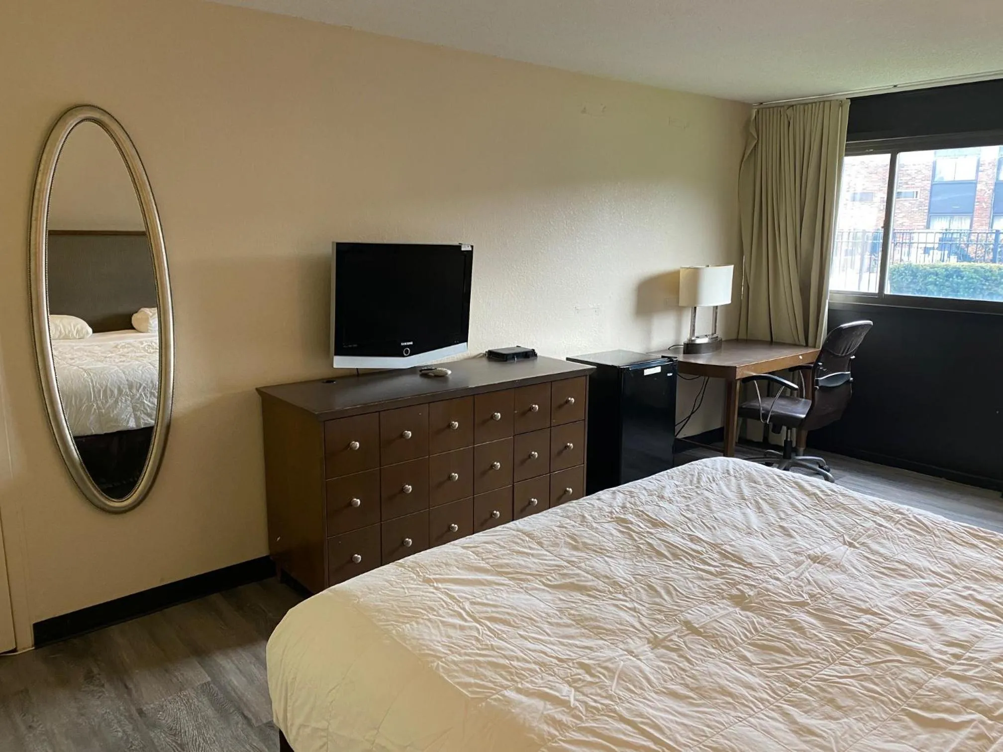 Bedroom, Bed in Motel 6 Rochester, NY - Airport