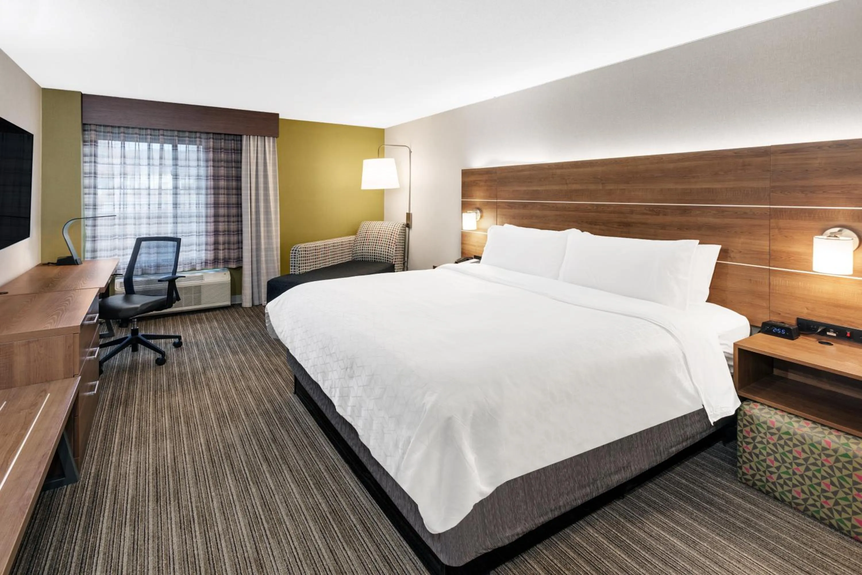 Photo of the whole room, Bed in Holiday Inn Express & Suites Tilton by IHG
