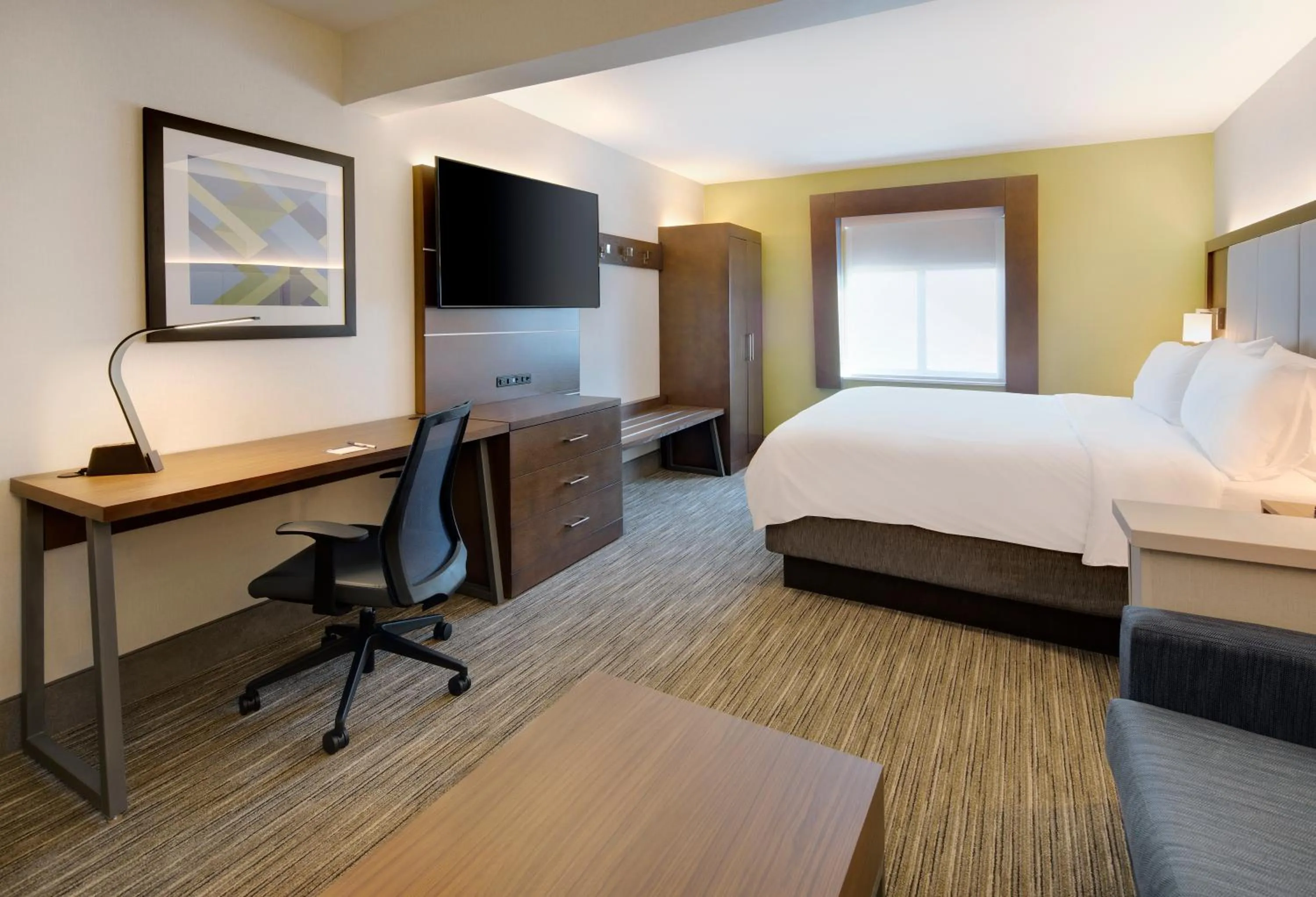 Bed in Holiday Inn Express & Suites Tilton by IHG