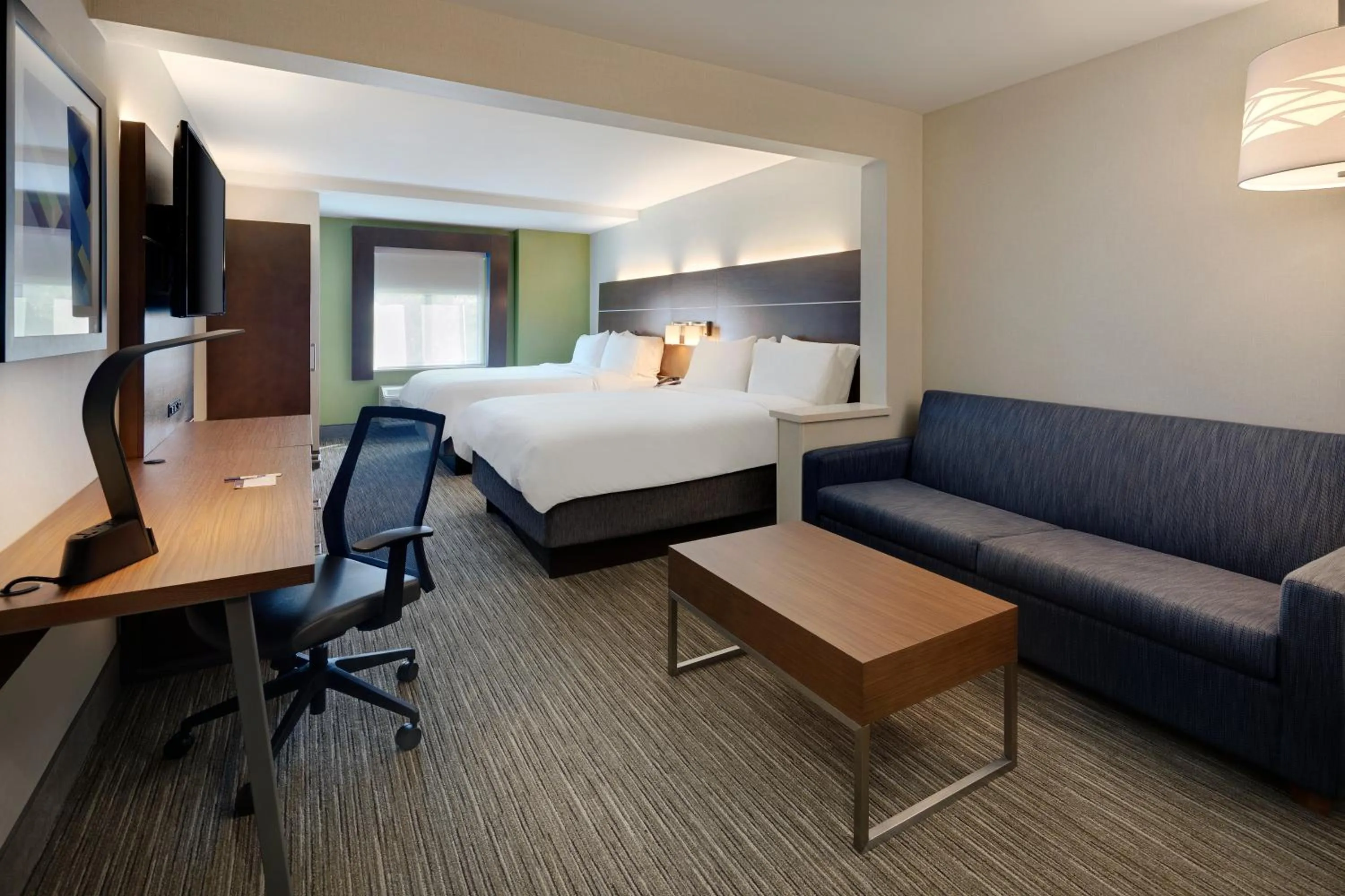 Photo of the whole room, Bed in Holiday Inn Express & Suites Tilton by IHG