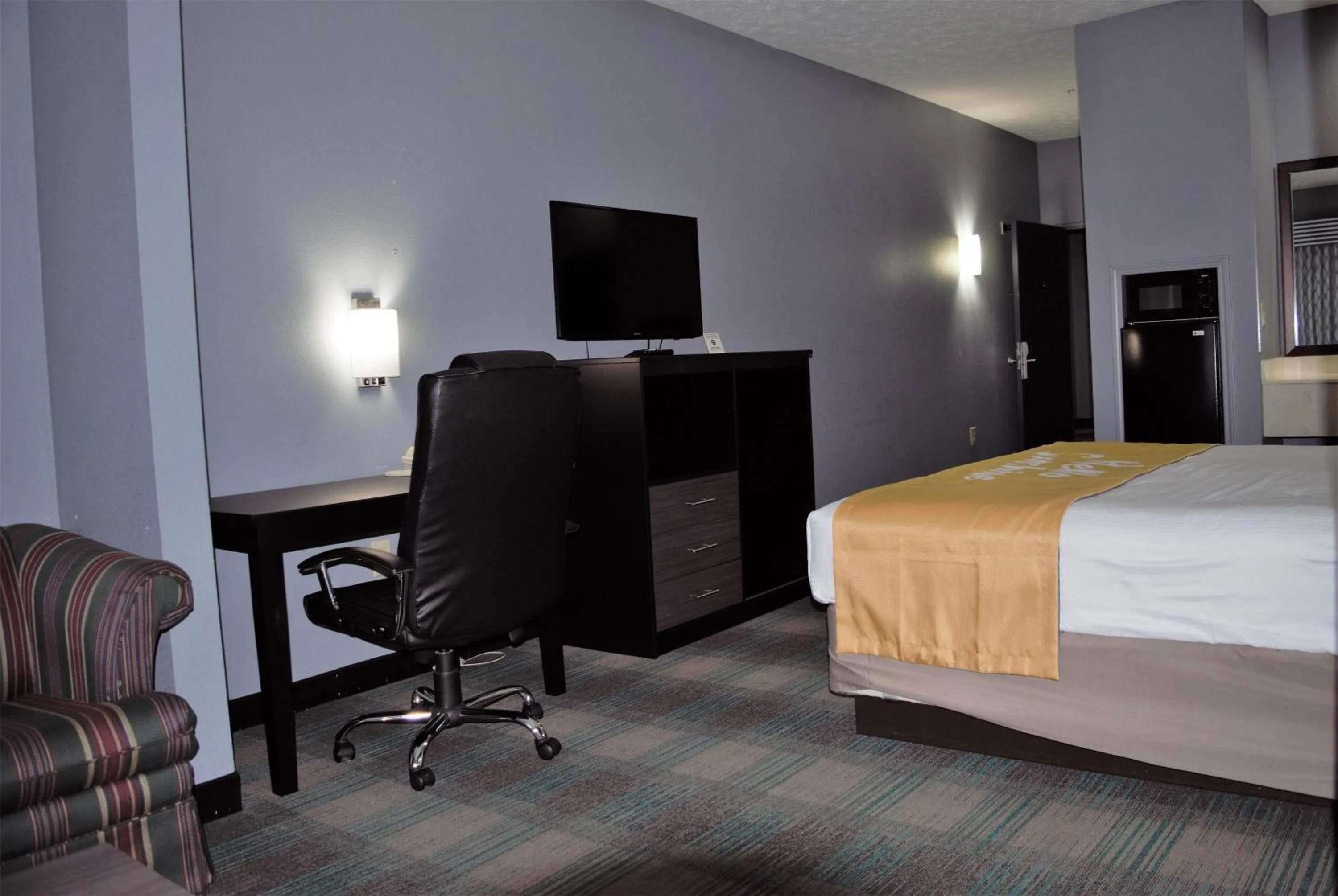 Photo of the whole room, Bed in Days Inn by Wyndham Montgomery