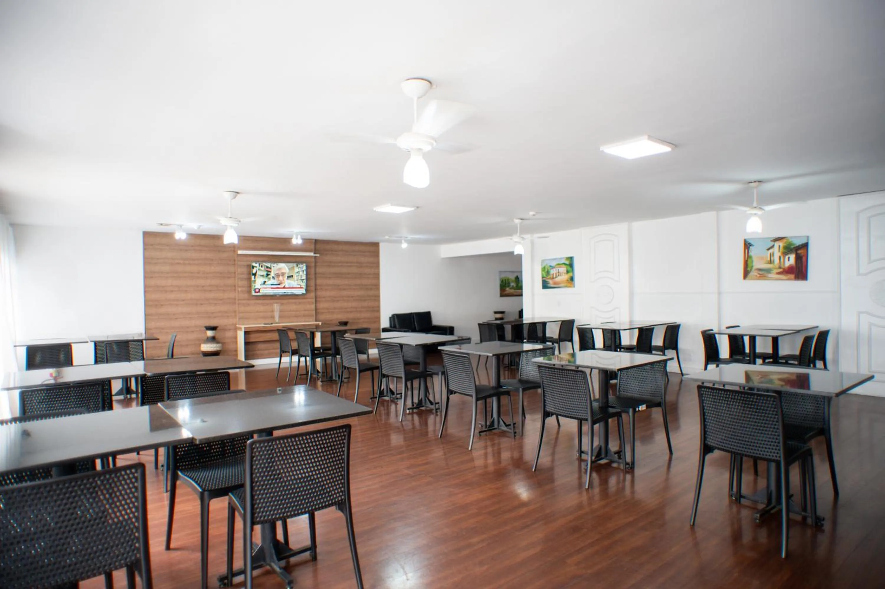 Restaurant/places to eat in Panorama Hotel